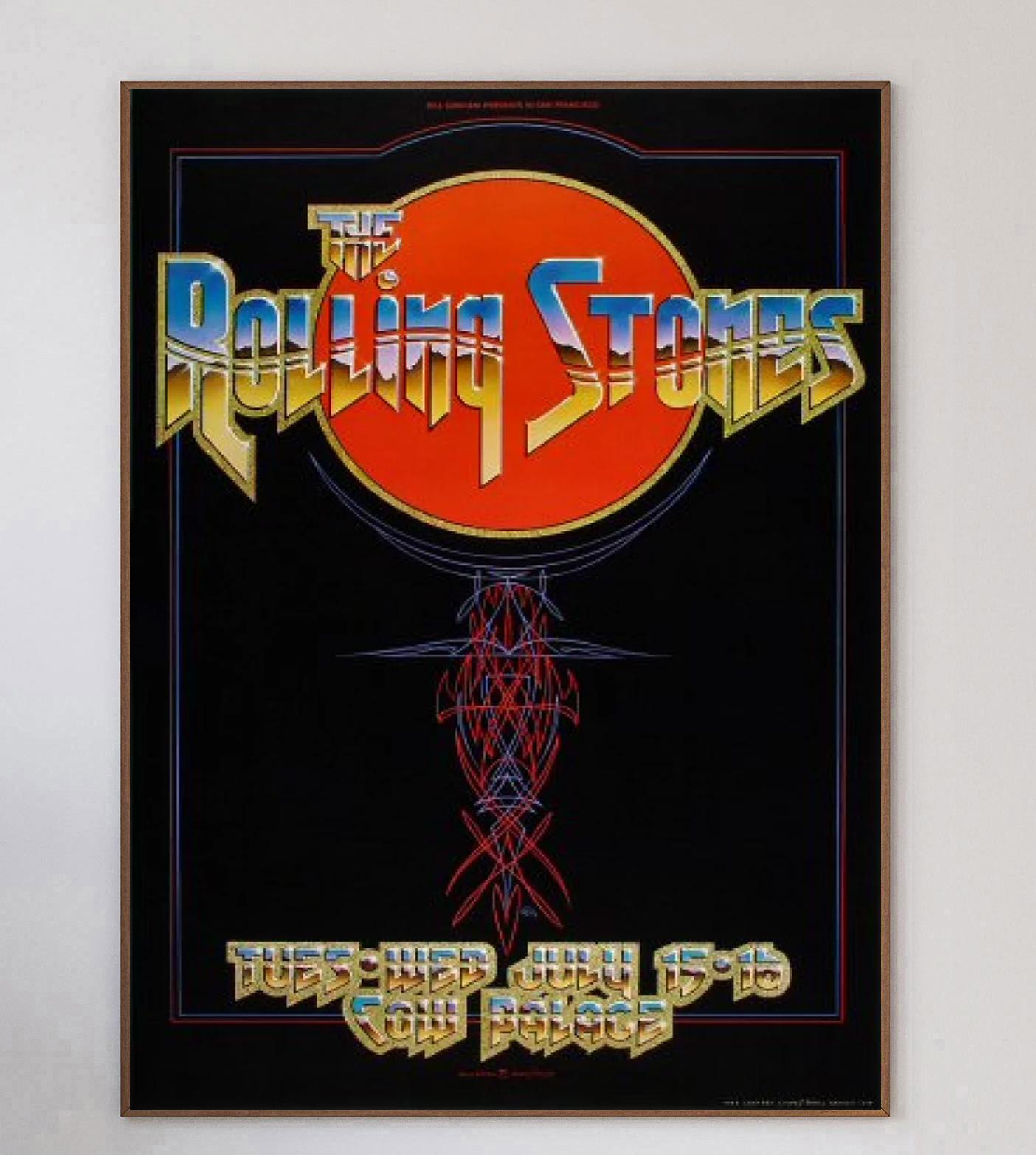 Magnifique affiche des concerts des Rolling Stones à l'emblématique Cow Palace en Californie, USA. Présenté par Bill Graham, le concert a eu lieu les 15 et 16 juillet et faisait partie du 