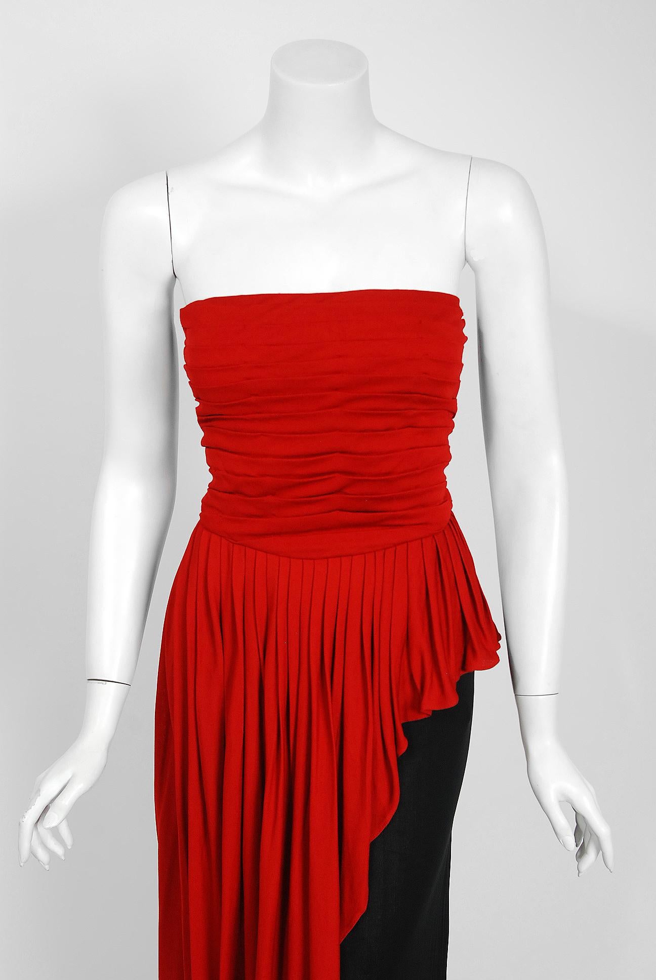 Gorgeous documented Sheilagh Brown jersey dress dating back to 1975. Sheilagh Brown was a British fashion designer who began her career in the 1960's, as part of the Swinging London scene. She was among the designers for Stirling Cooper, working
