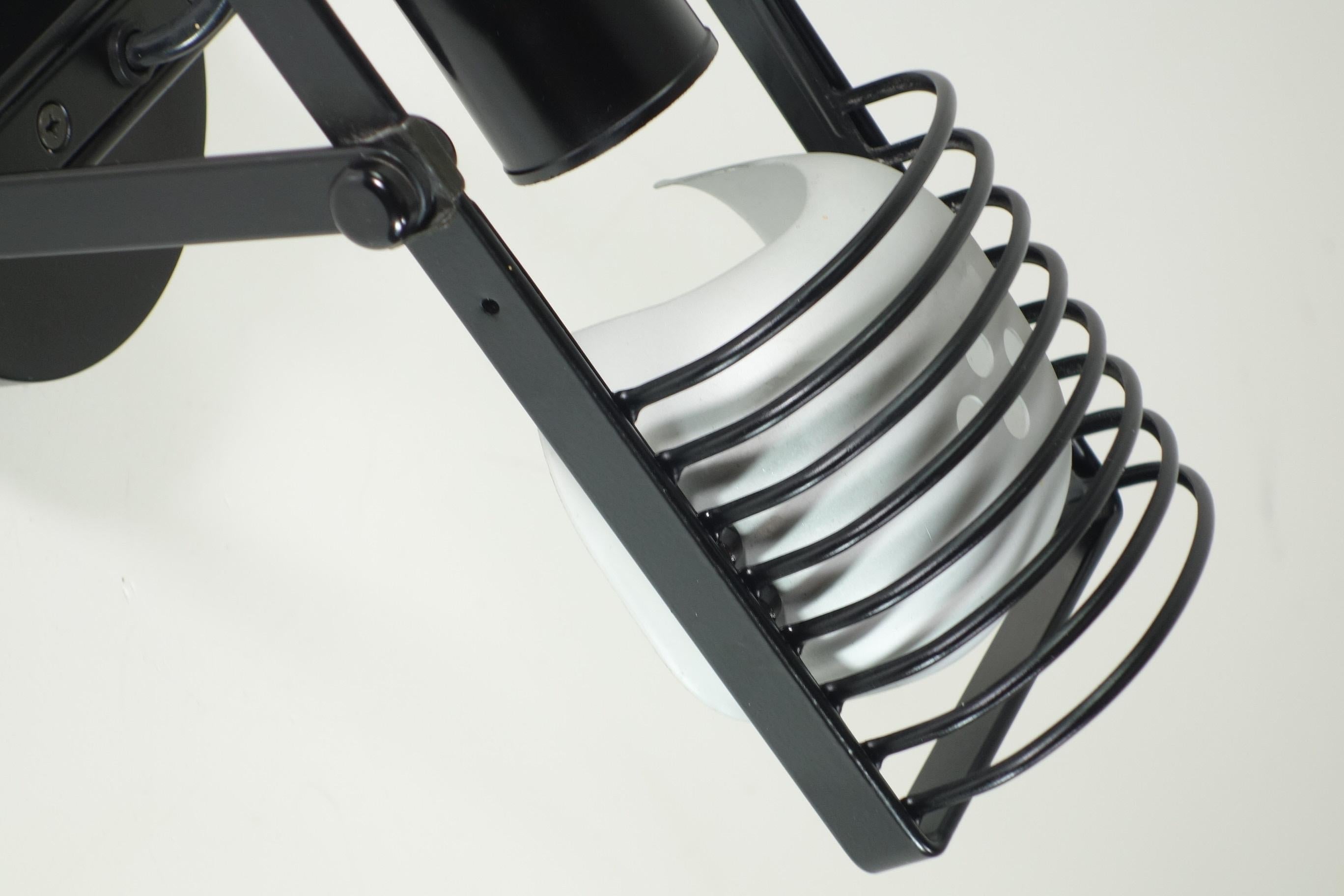 Late 20th Century 1975 Sintesi Artemide Ernesto Gismondi Black Metal Italian Design Wall Lamp For Sale