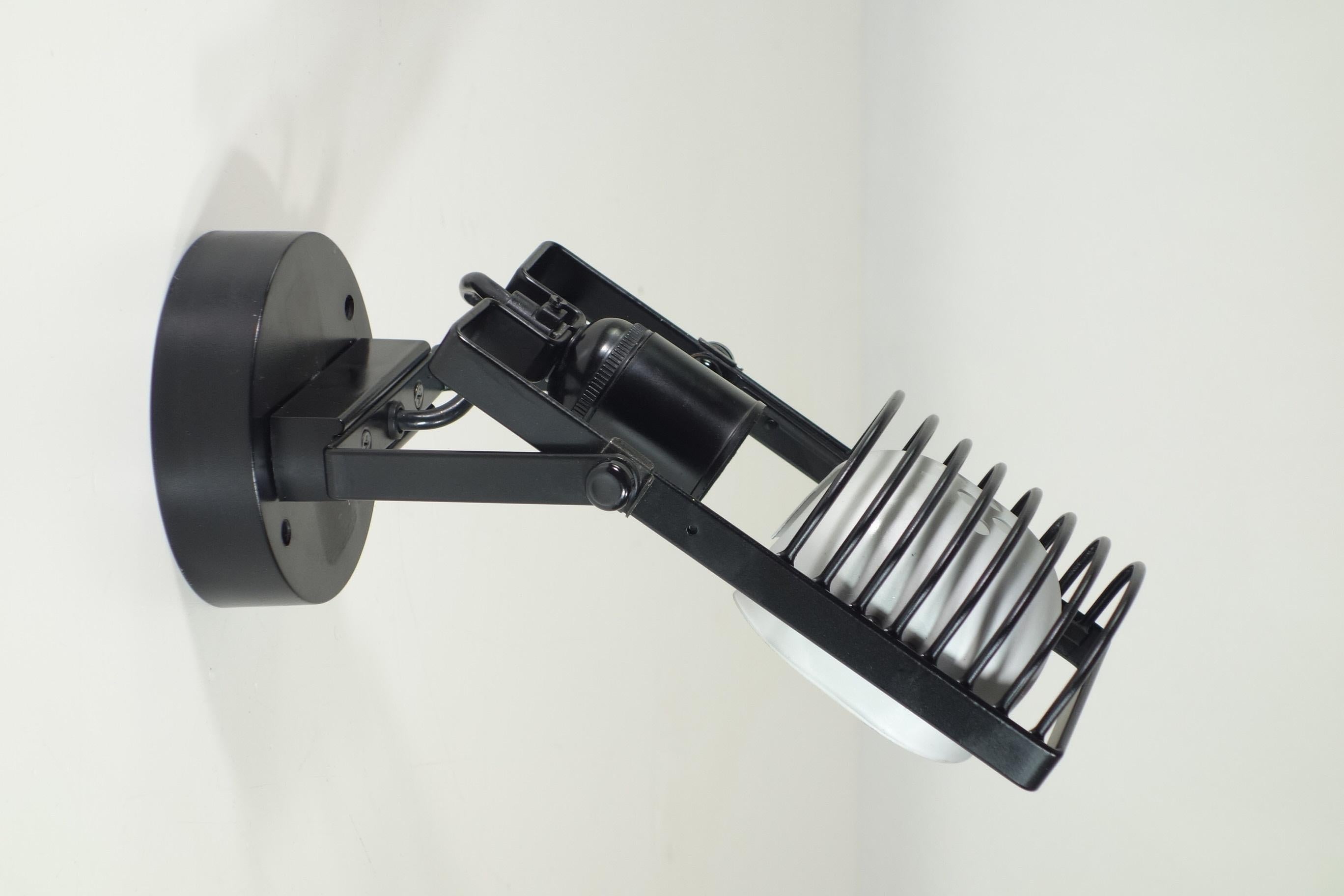 Aluminum 1975 Sintesi Artemide Ernesto Gismondi Black Metal Italian Design Wall Lamp For Sale