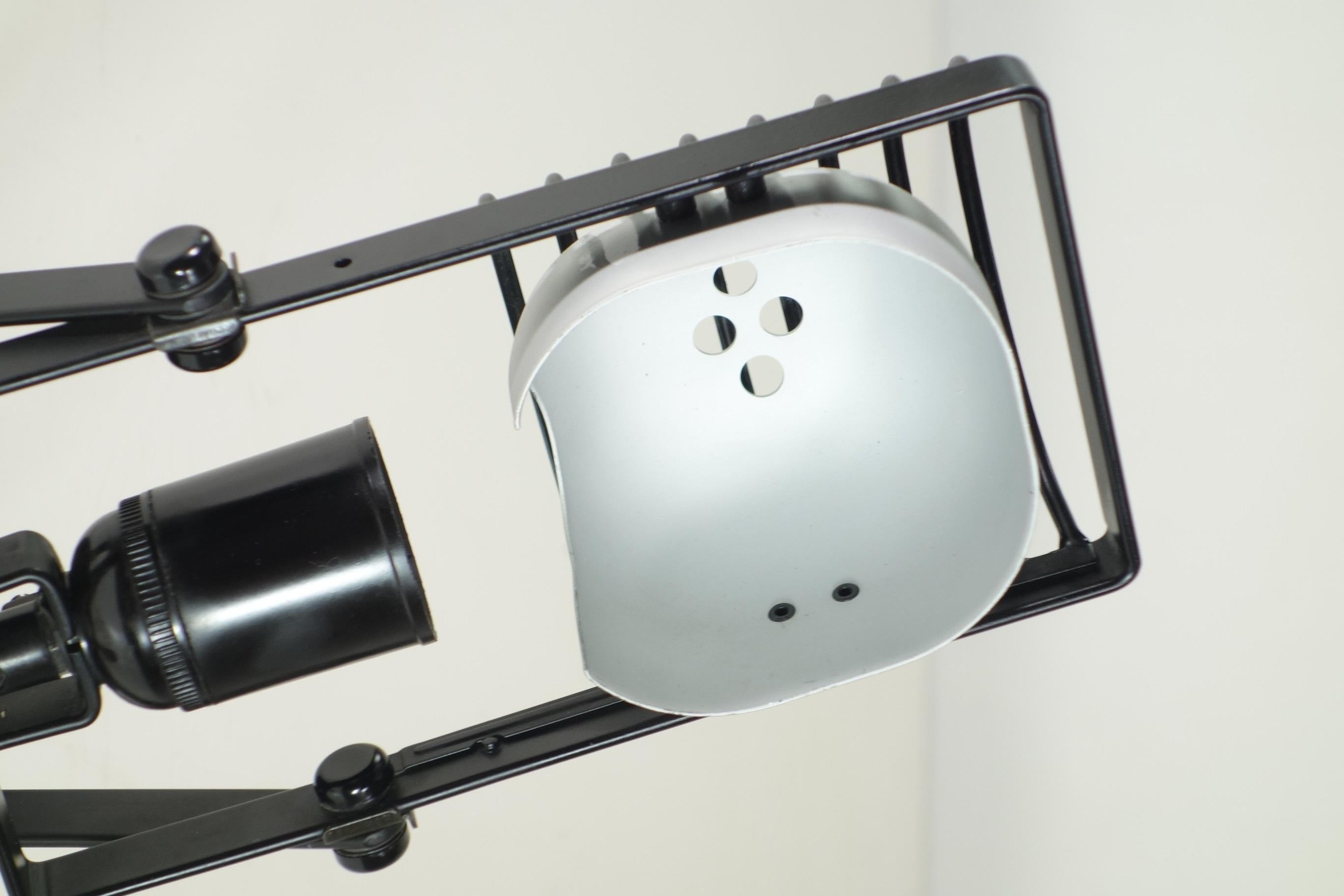 1975 Sintesi Artemide Ernesto Gismondi Black Metal Italian Design Wall Lamp For Sale 2