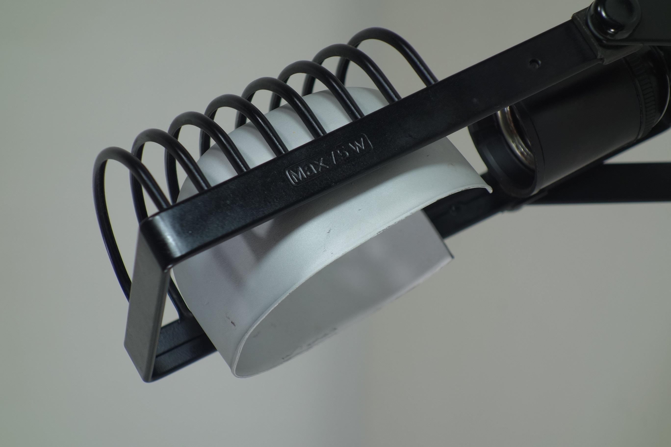 1975 Sintesi Artemide Ernesto Gismondi Black Metal Italian Design Wall Lamp For Sale 3