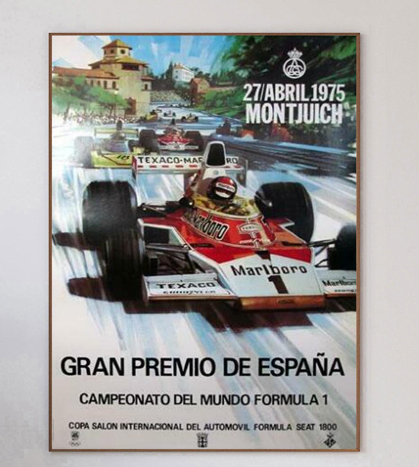 Dieses Plakat ist für das Jahr 1975  Grand Premio De Espana oder Großer Preis von Spanien, mit dem brillanten Illustrationsdesign des Künstlers Michael Turner für die Veranstaltung auf dem Montjuich in Barcelona. Eine Reihe von Ereignissen machte