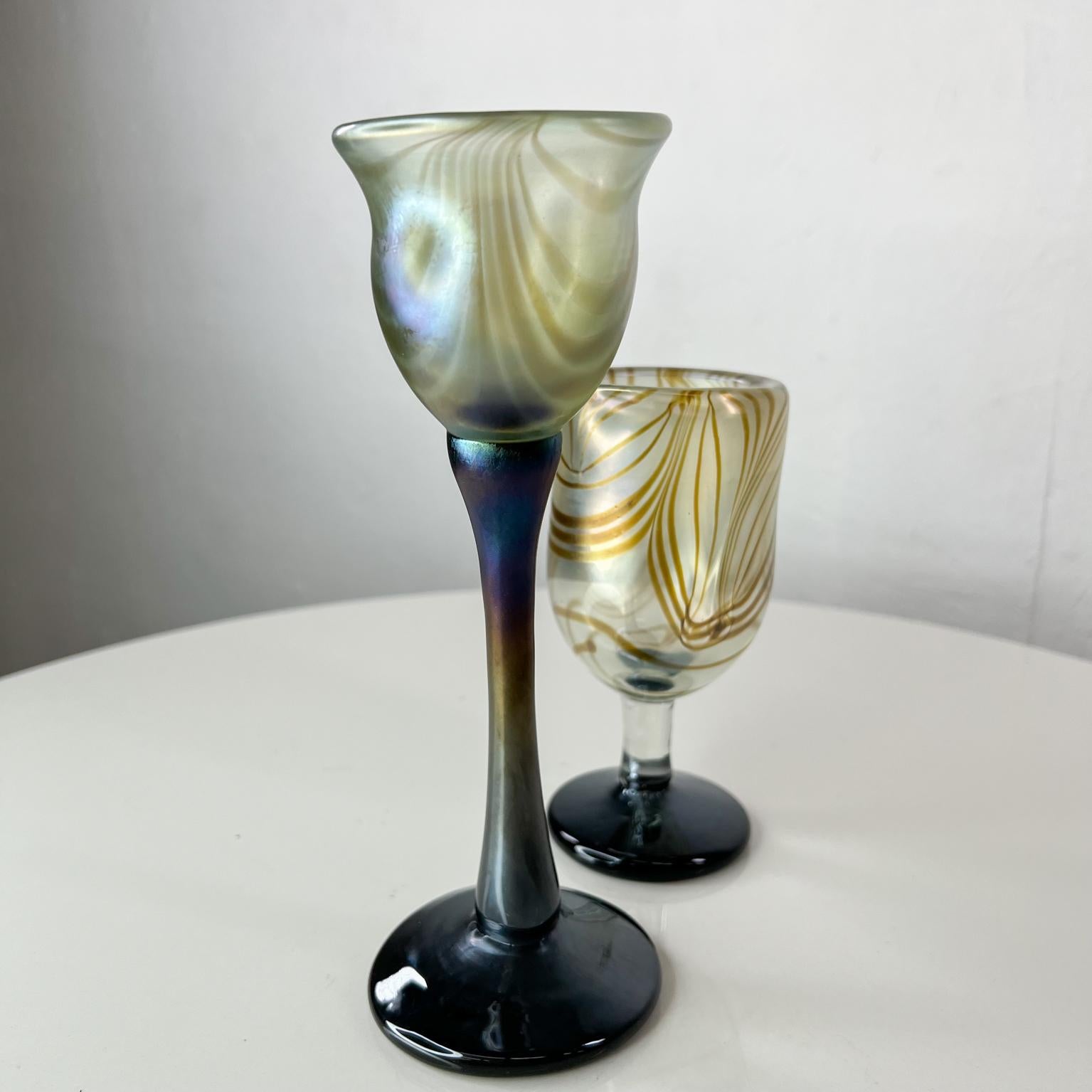 1975 handmade Studio art glass tall stem by California artist Norm Thomas
California artist Norman Thomas signed at bottom
Measures: 8 tall x 2.75 diameter
Unrestored original vintage condition
See images provided.


