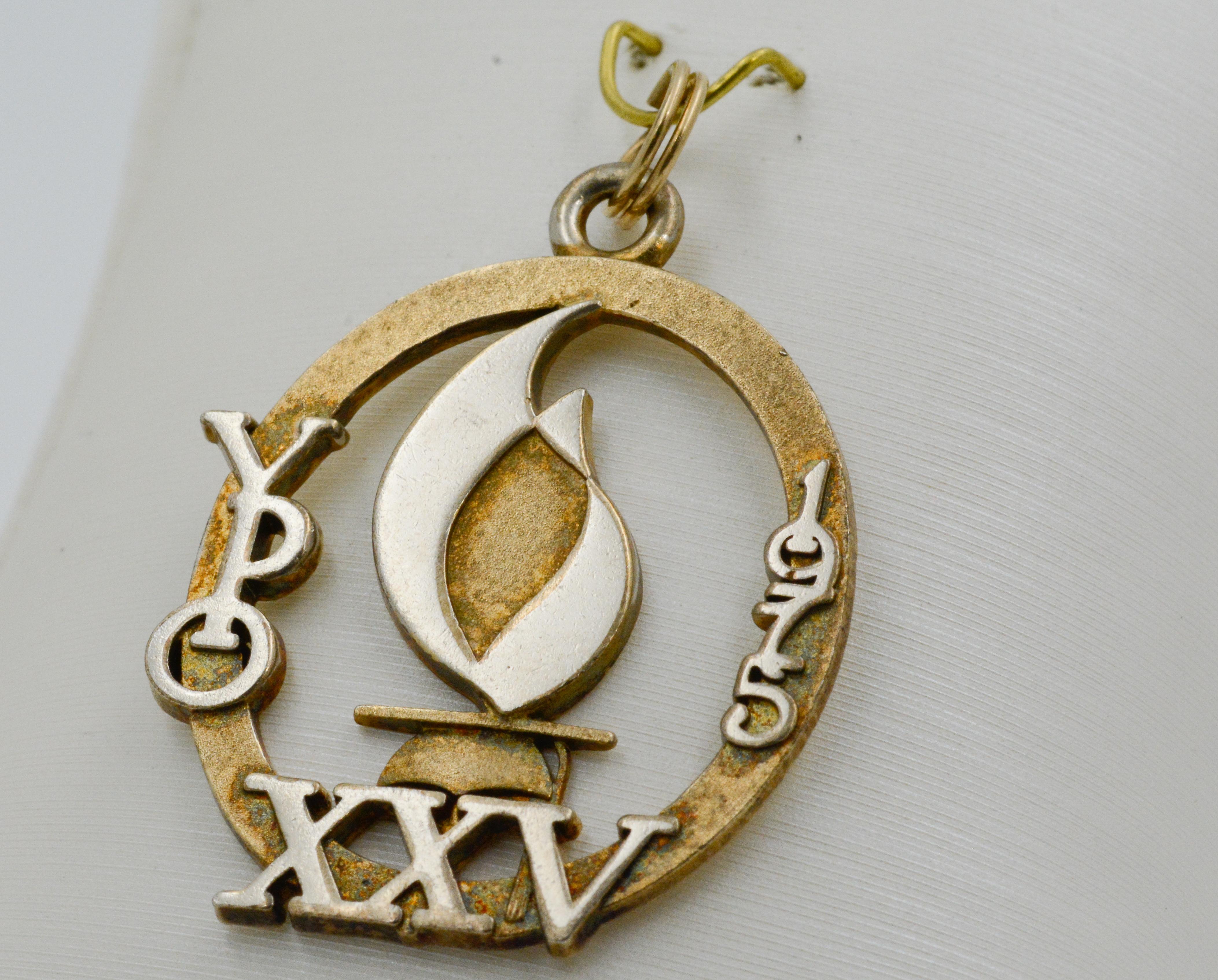1975 YPO Sterling Silver Gold-Plated Charm In Good Condition In Dallas, TX