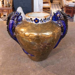 Keramikvase aus den 1970er Jahren, mit Messingschuppen verkleidet, vom Künstler Sergio Bustamante.