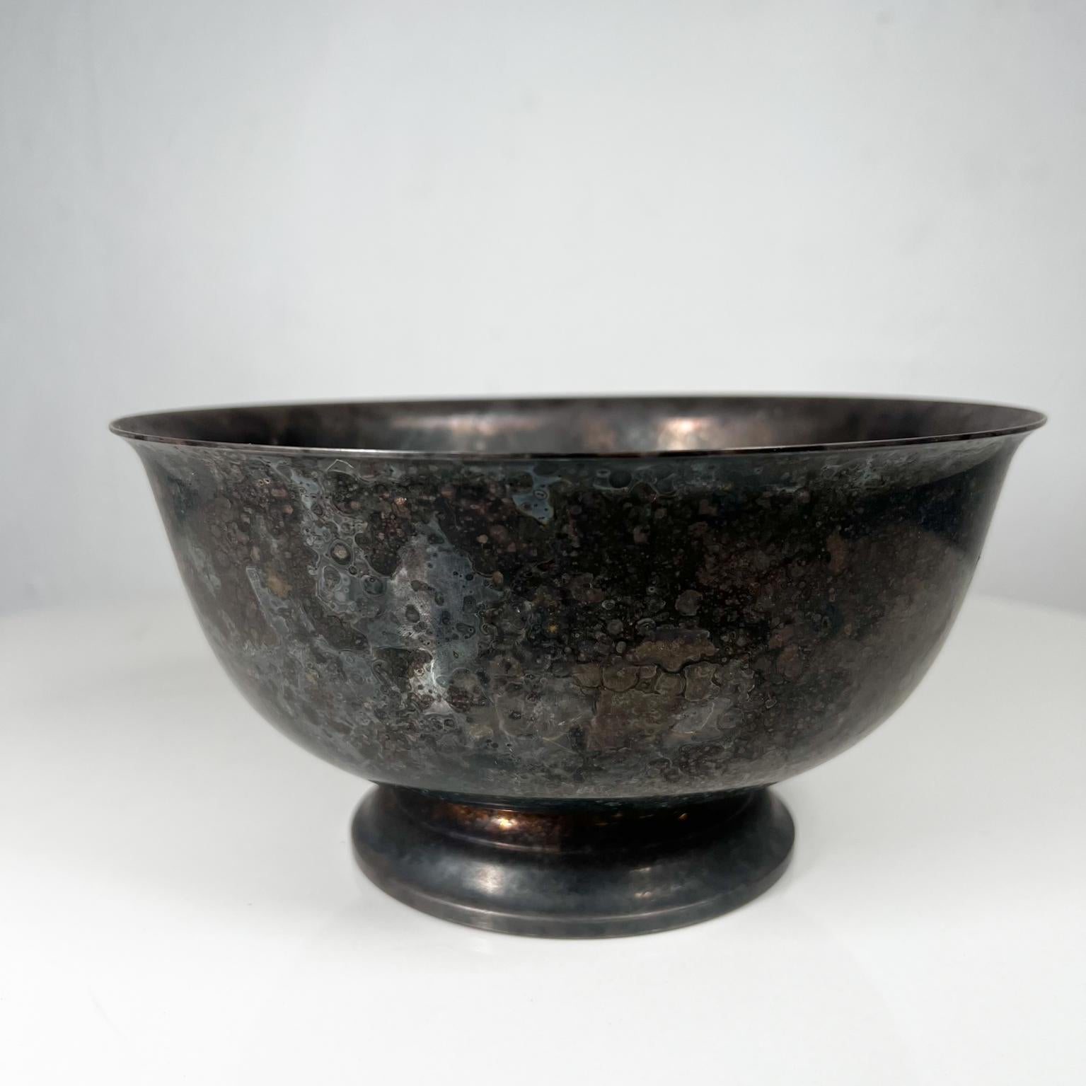 International silver company webster Wilco 1976 American Bicentennial Silverplate Bowl
8 diameter x 4.13 tall
Unrestored preowned vintage condition.
Patina present
See images present please.



