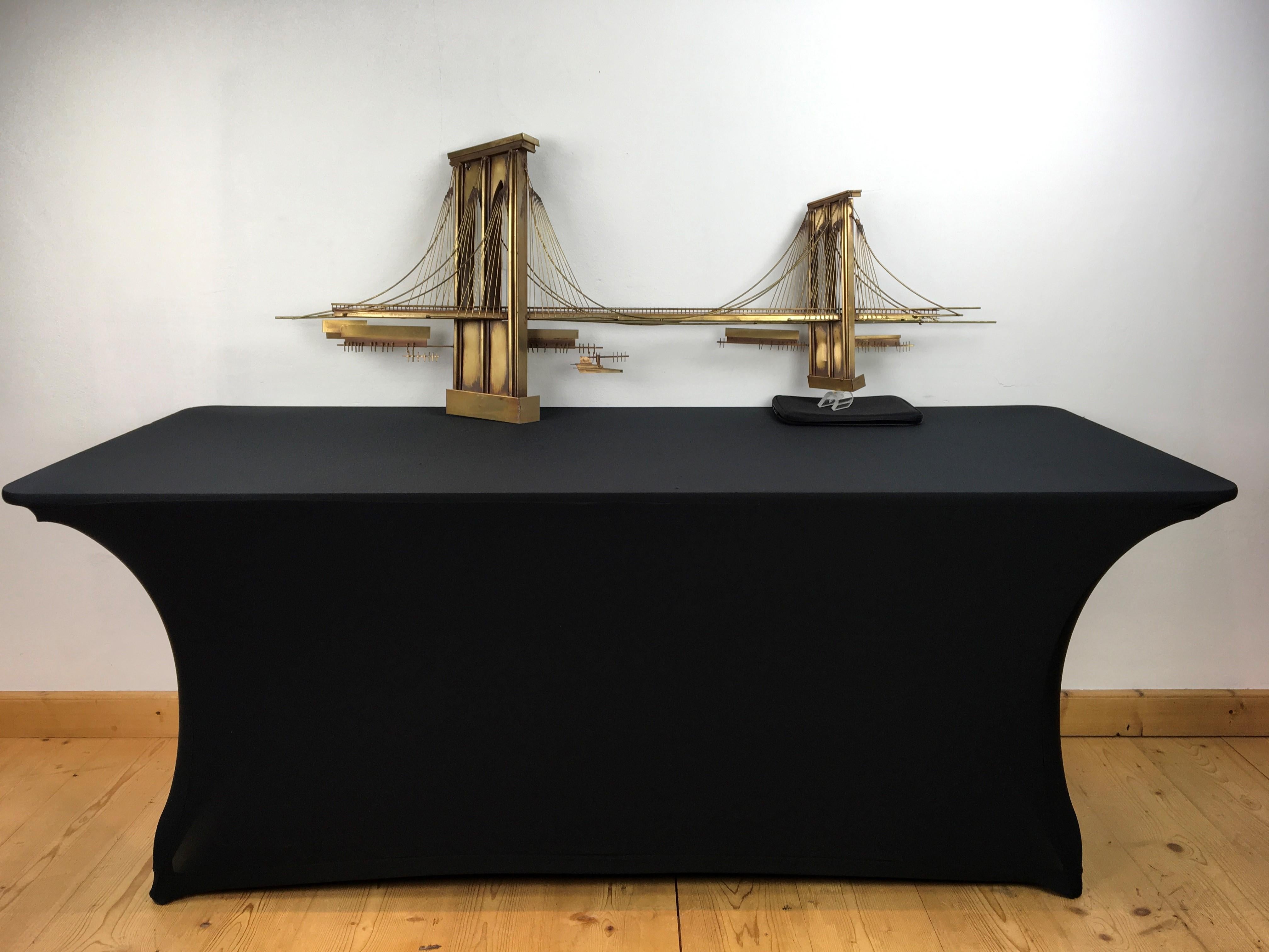 The Brooklyn bridge by Curtis Jere. 
A vintage large brutalist wall sculpture of the iconic New York bridge. 
This brass artwork is signed and dated 1976. 
A work titled: over the river. 
Still in beautiful and complete condition. 

A stylish