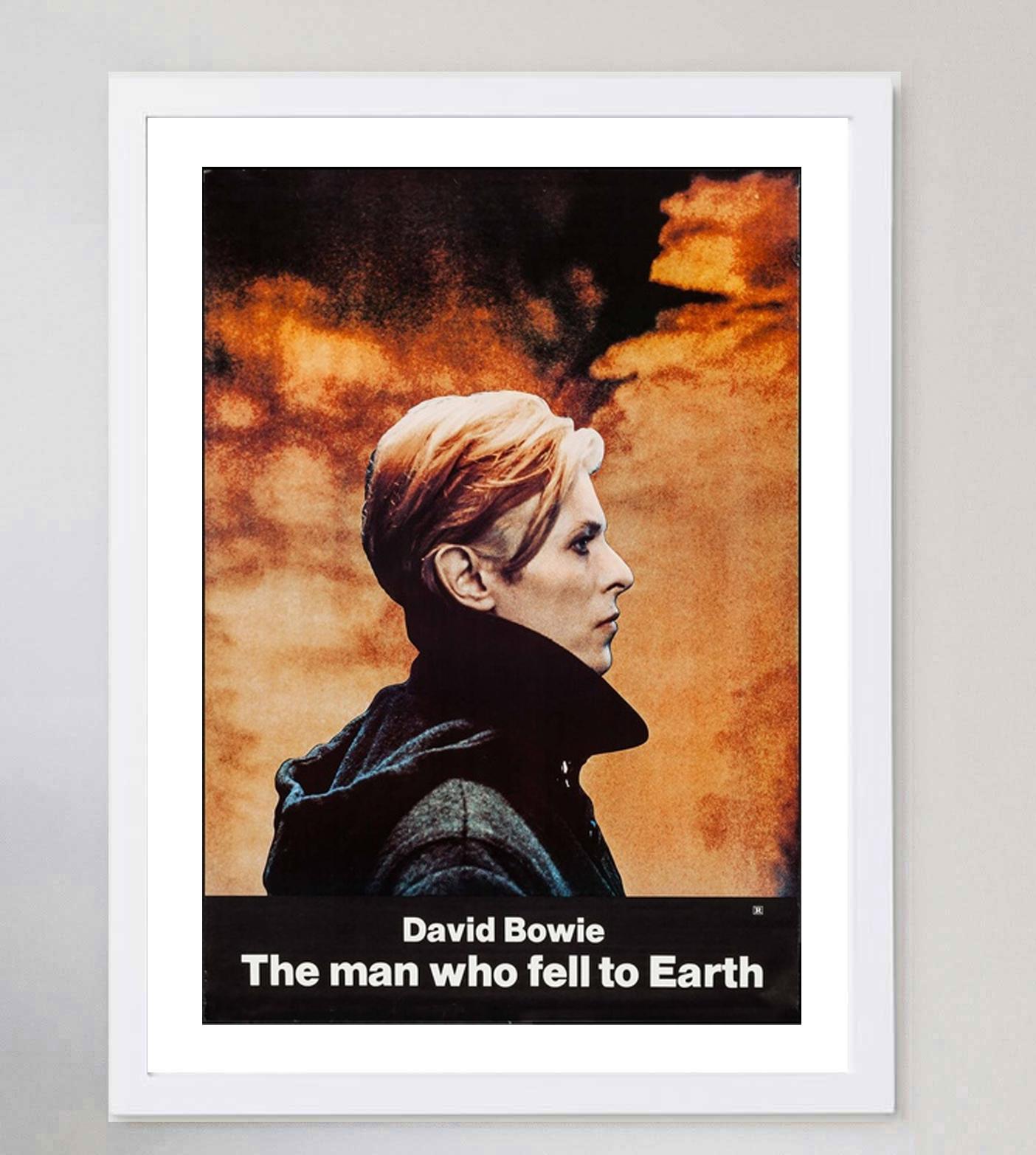 1976 David Bowie - The Man Who Fell To Earth Original Vintage Poster In Good Condition For Sale In Winchester, GB
