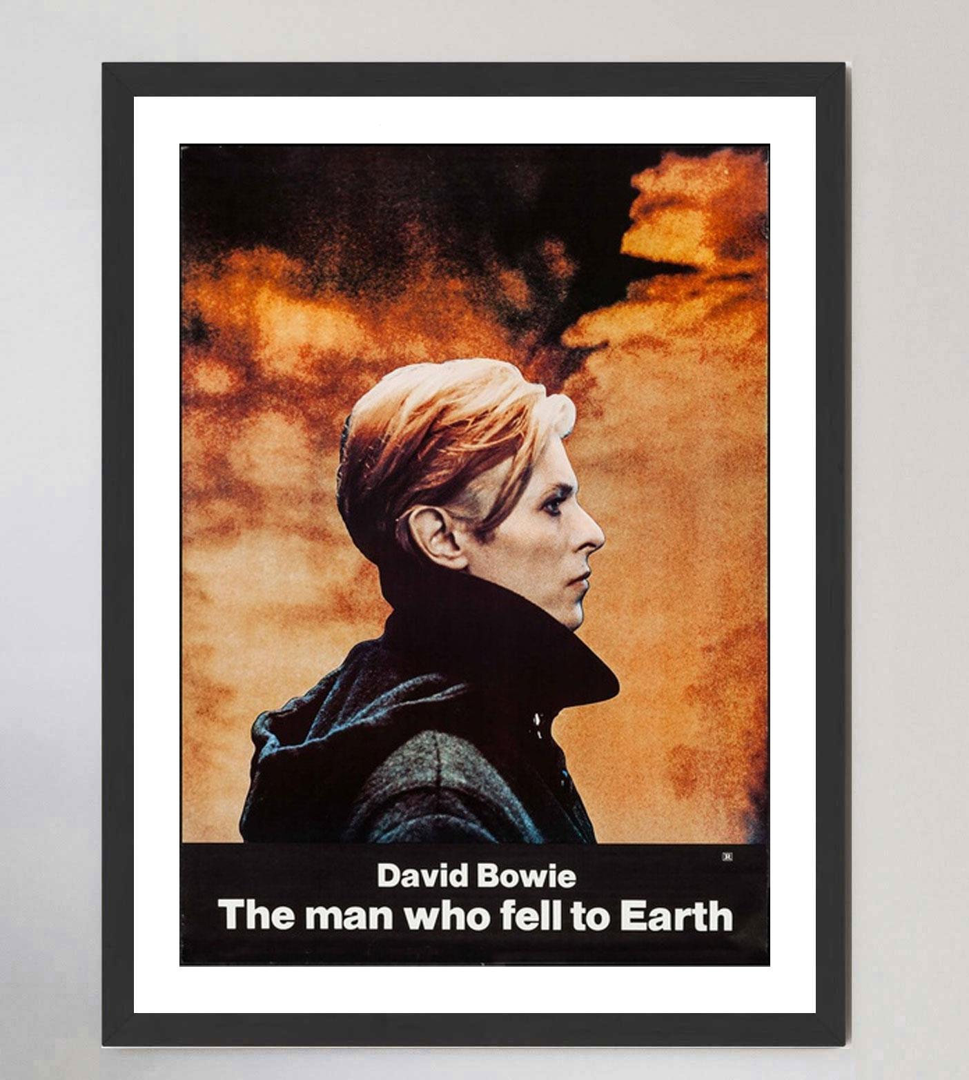 Late 20th Century 1976 David Bowie - The Man Who Fell To Earth Original Vintage Poster For Sale