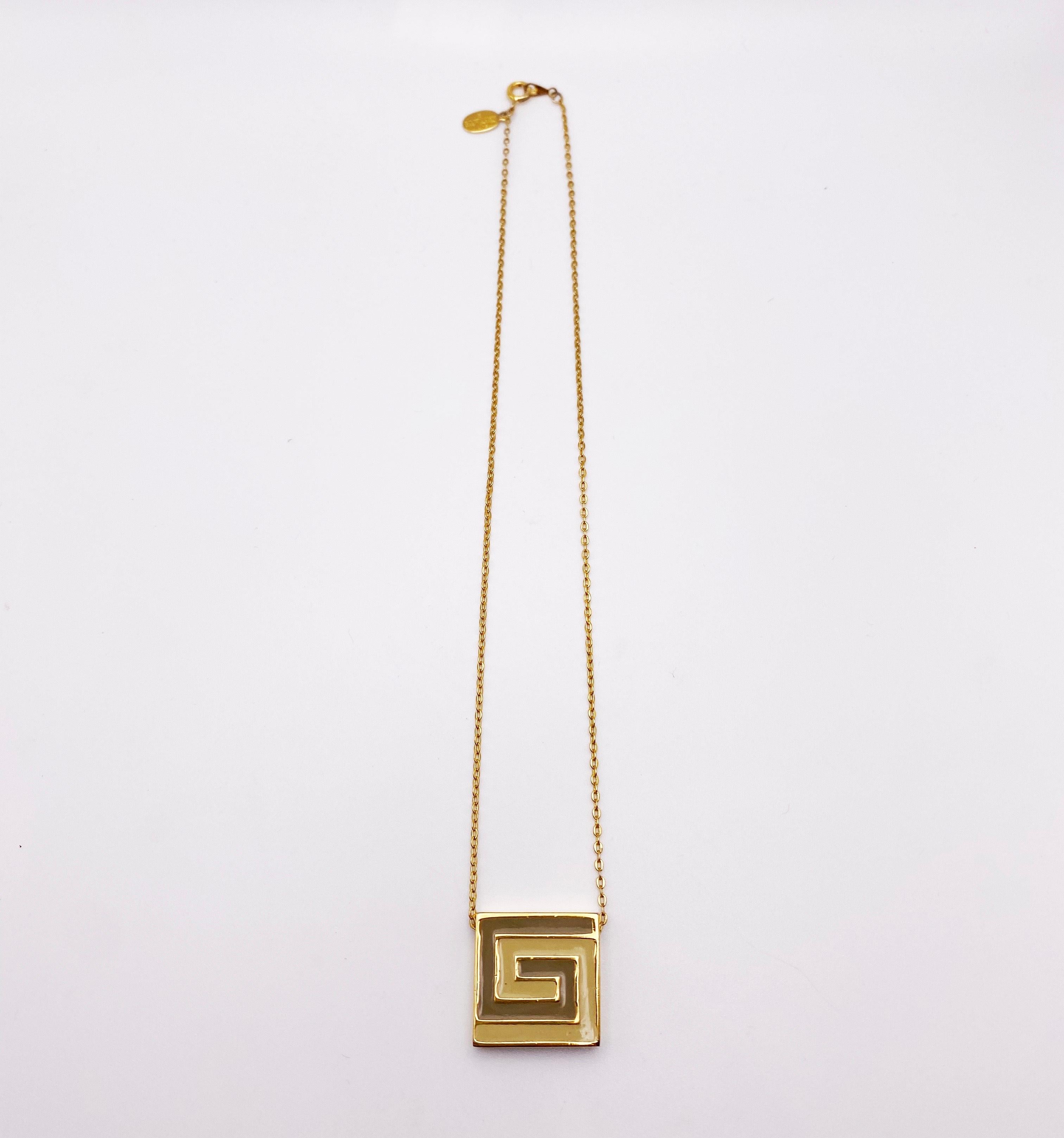 1976 Givenchy Necklace In Good Condition For Sale In BALMAIN, AU
