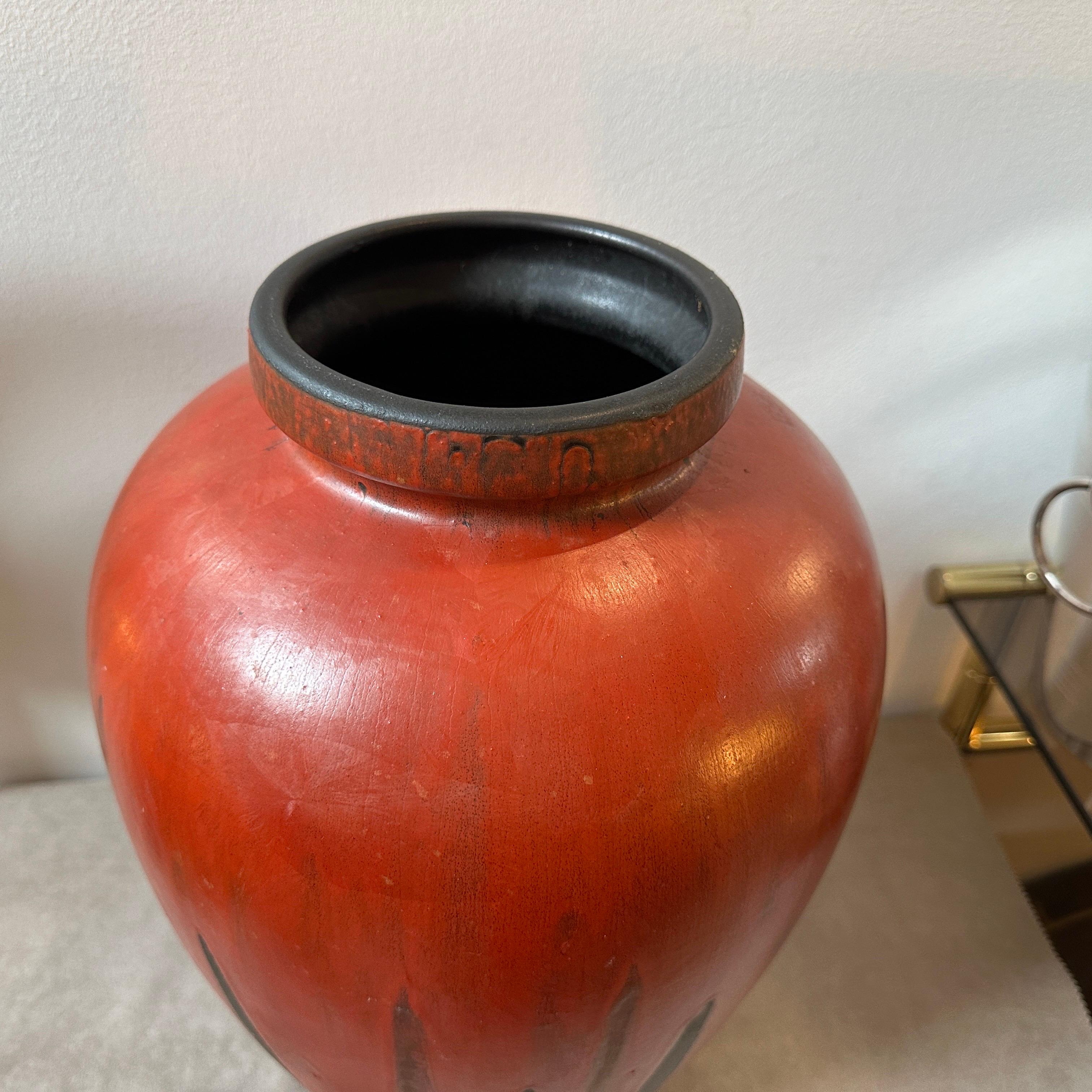 Mid-Century Modern 1976 Moderniste Grand Vase Stromboli en céramique de lave grasse rouge et noire de Ceramano en vente
