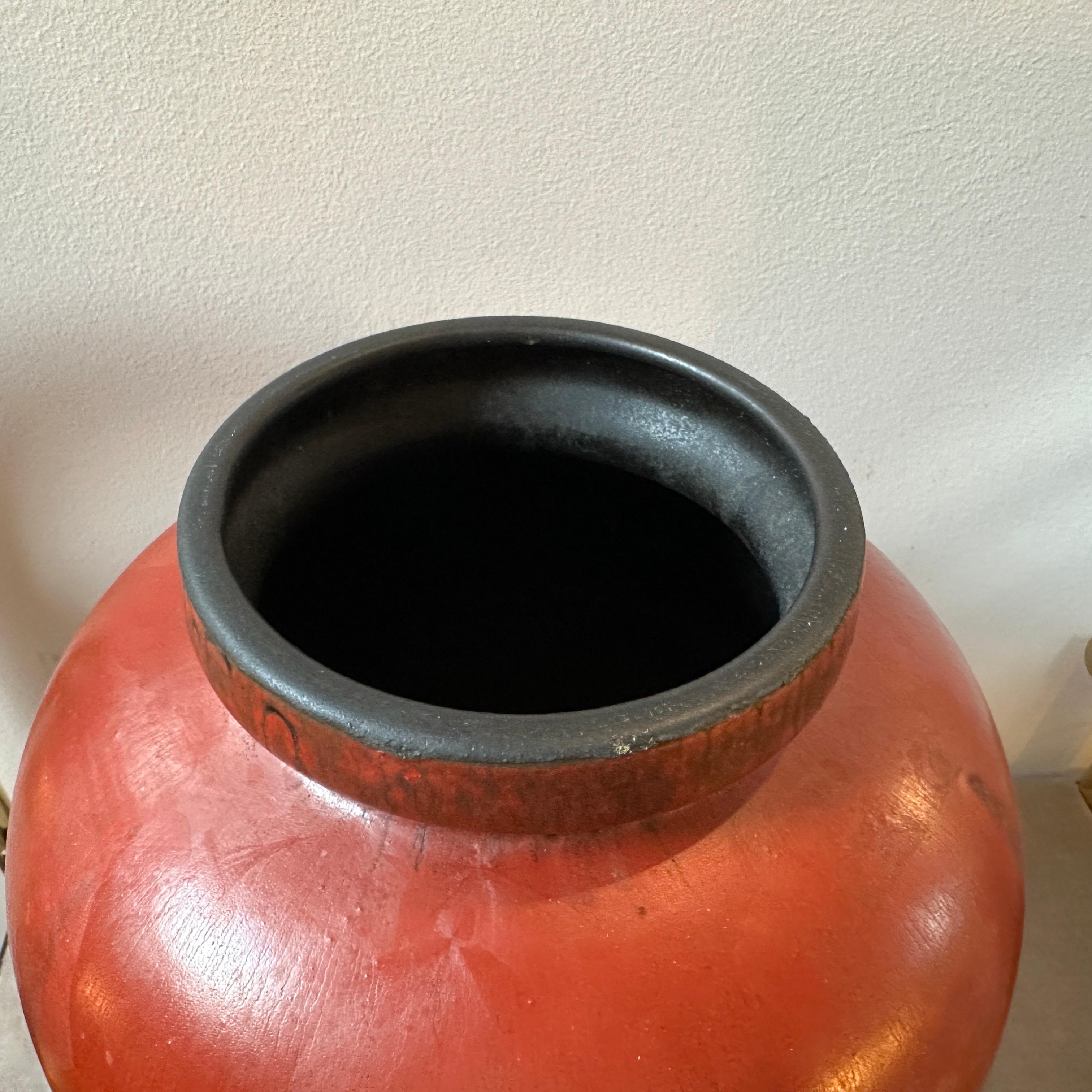 Hand-Crafted 1976 Modernist Red and black Fat Lava Ceramic Stromboli Big Vase by Ceramano For Sale