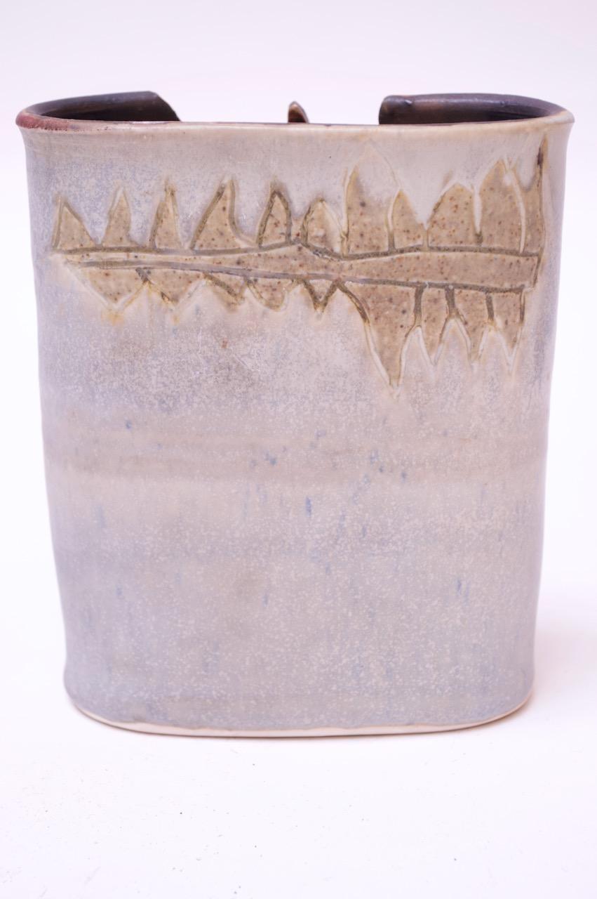 Américain Vase Studio en grès bleu pâle à glaçure mate de Pollack, 1976 en vente