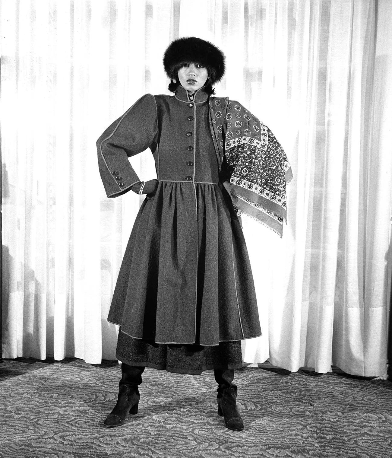 Women's 1976 Runway Yves Saint Laurent Ballet Russes Purple Wool Coat For Sale