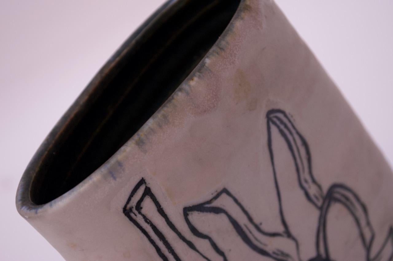 1976 Studio Jarrón de gres abstracto floral en blanco y negro Firmado Pollack Gres en venta