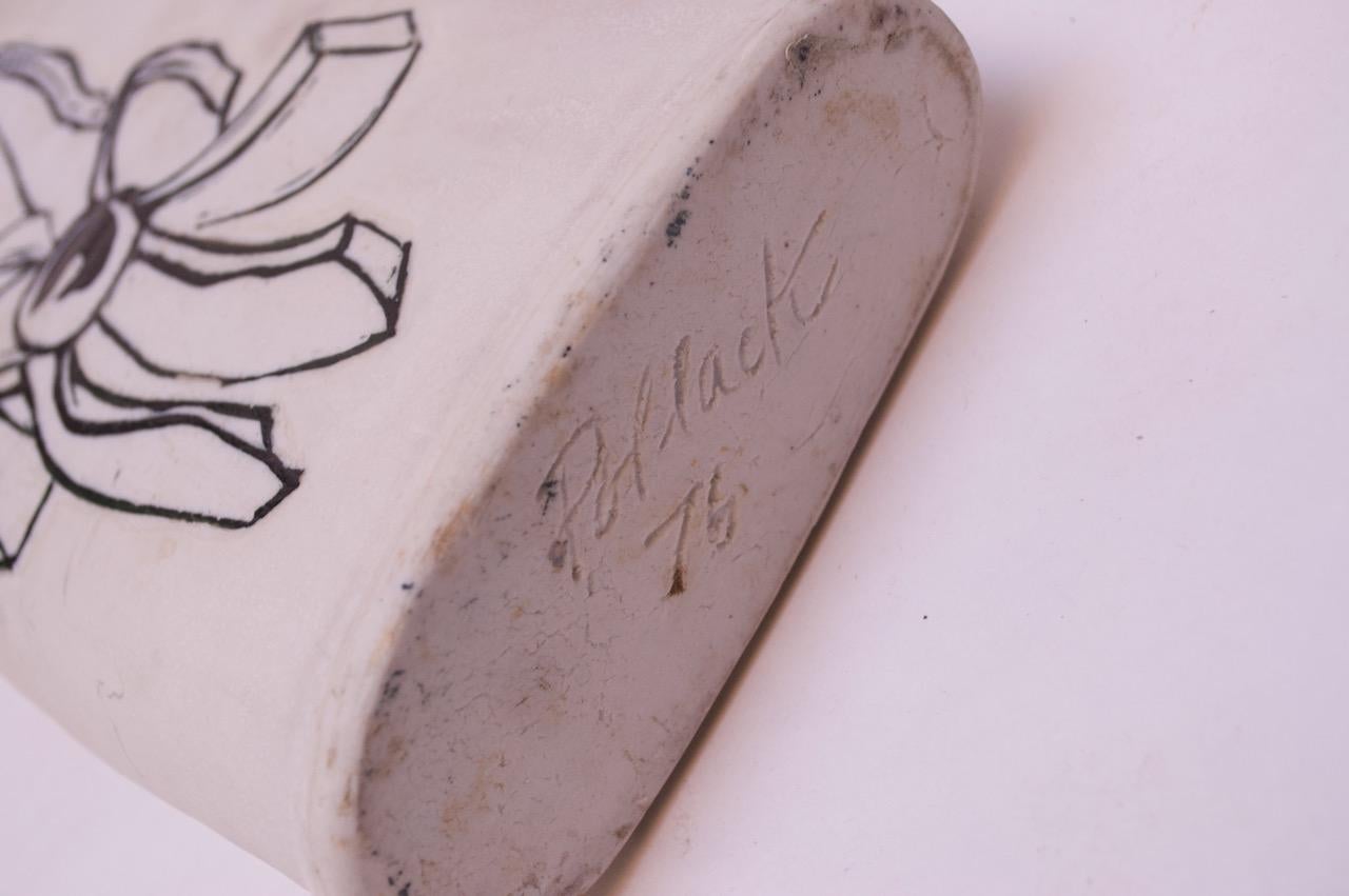 1976 Studio Jarrón de gres abstracto floral en blanco y negro Firmado Pollack en venta 1