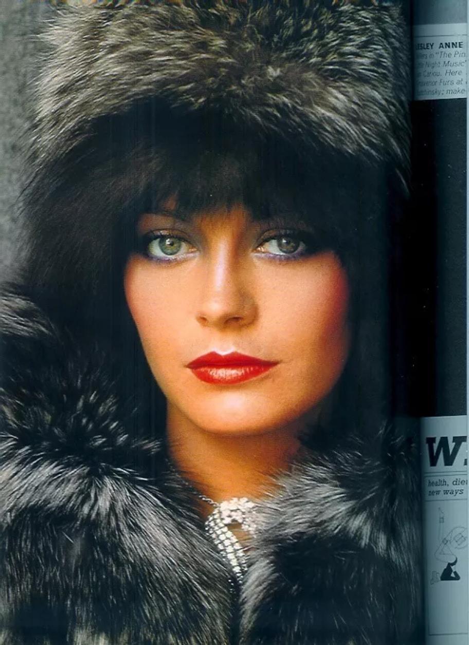 1976 British VOGUE Vintage Magazine  Vibeke Knudsen by David Bailey In Good Condition For Sale In London, GB