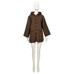 1976 YVES SAINT LAURENT Colección Ballet Russes Abrigo de lana marrón RUNWAY