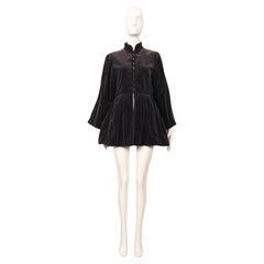 Manteau en velours gris Ballets Russes Opera YVES SAINT LAURENT de 1976 avec bordure noire