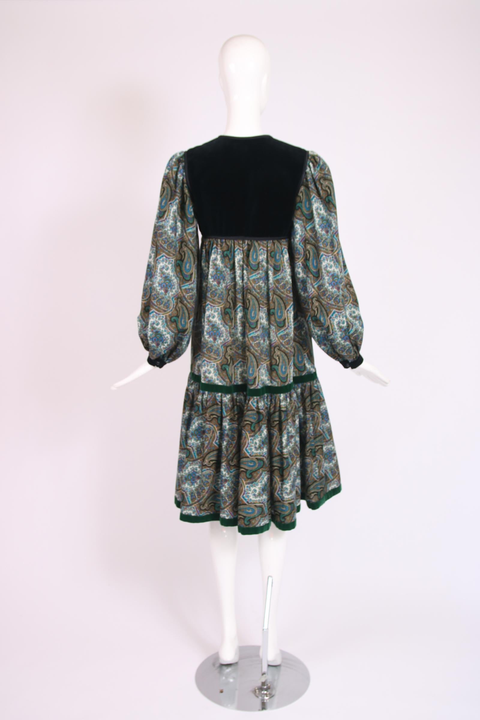 Noir Yves Saint Laurent - Robe de la collection Cossack de 1976 en vente