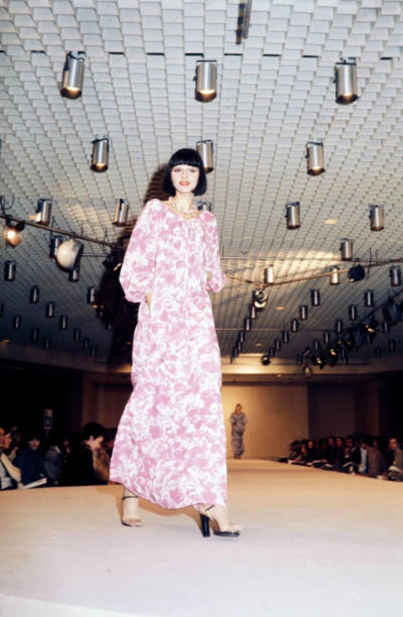 Women's or Men's 1976 YVES SAINT LAURENT silk floral printed RUNWAY dress For Sale