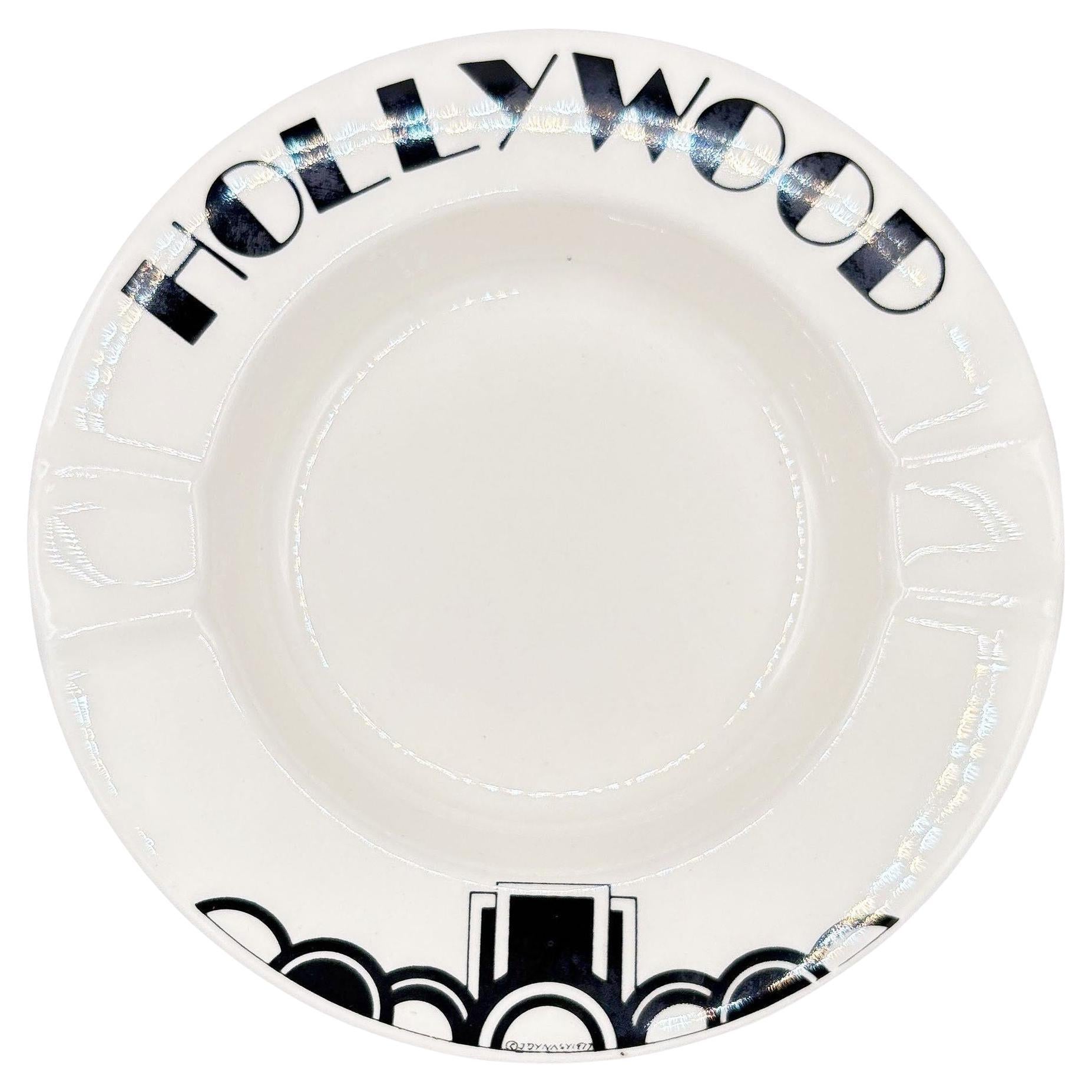 1977 Art Deco Style 8" Porcelain Hollywood Bowl Round Ashtray, Signed en vente