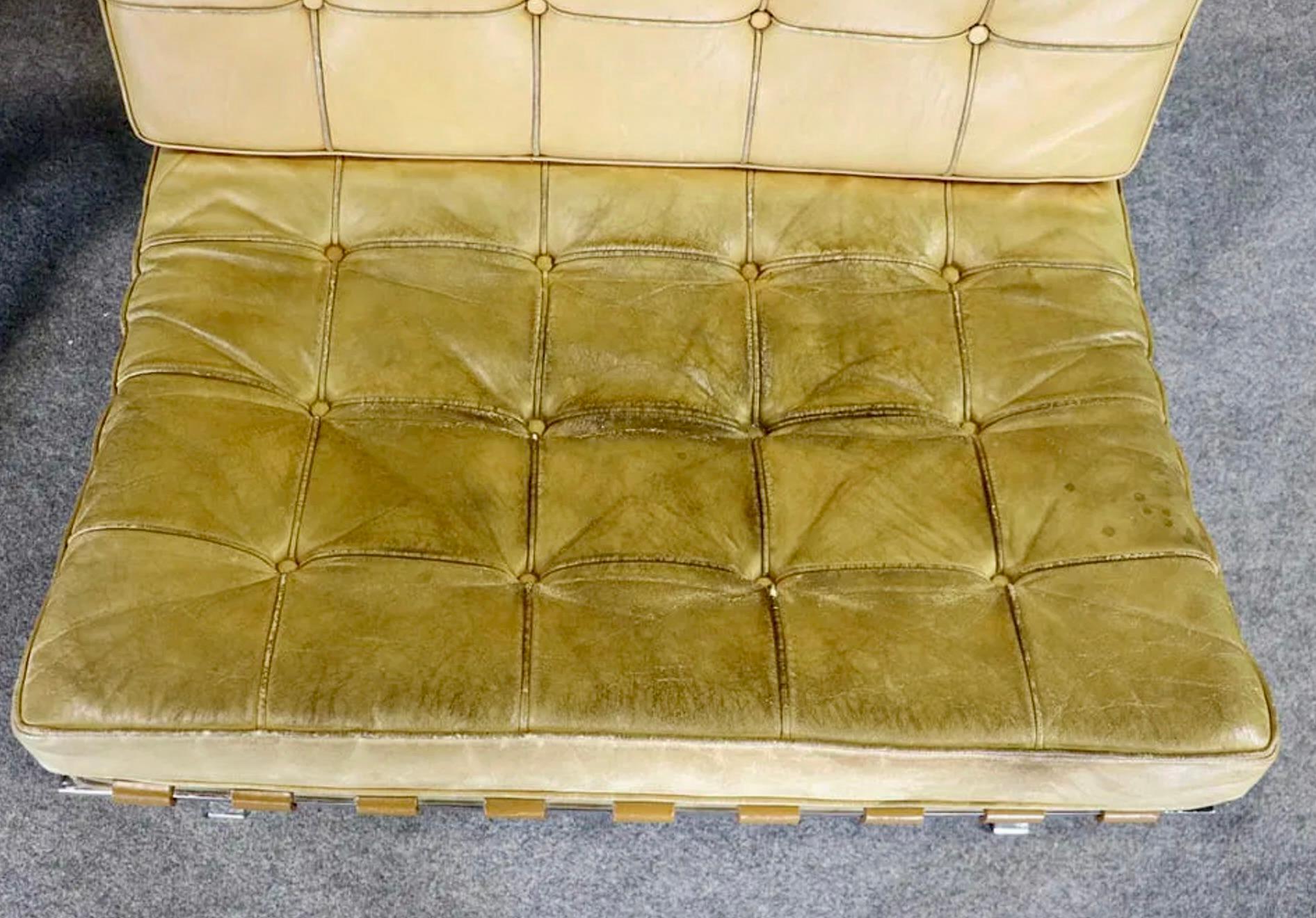 Cuir 1977 Chaises Barcelona de Knoll en vente