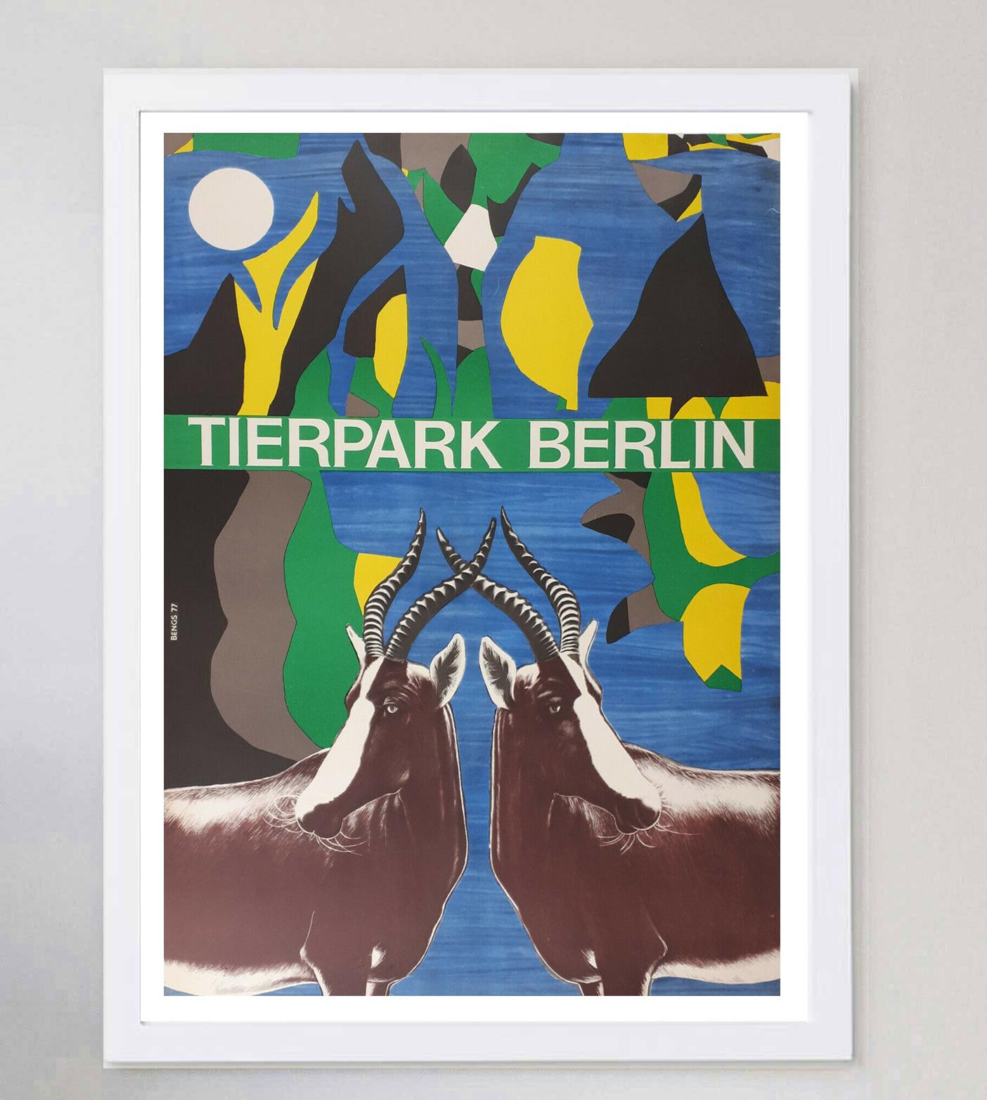 1977 Berlin Tierpark Zoo Original Vintage Poster In Good Condition For Sale In Winchester, GB