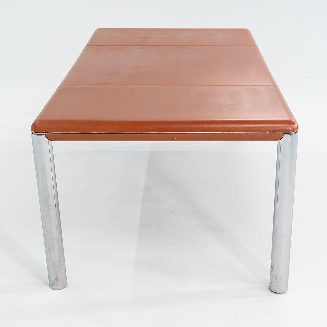 1977 Charles Pfister per Knoll Scrivania direzionale rivestita in pelle con gambe cromate In condizioni buone in vendita a Philadelphia, PA