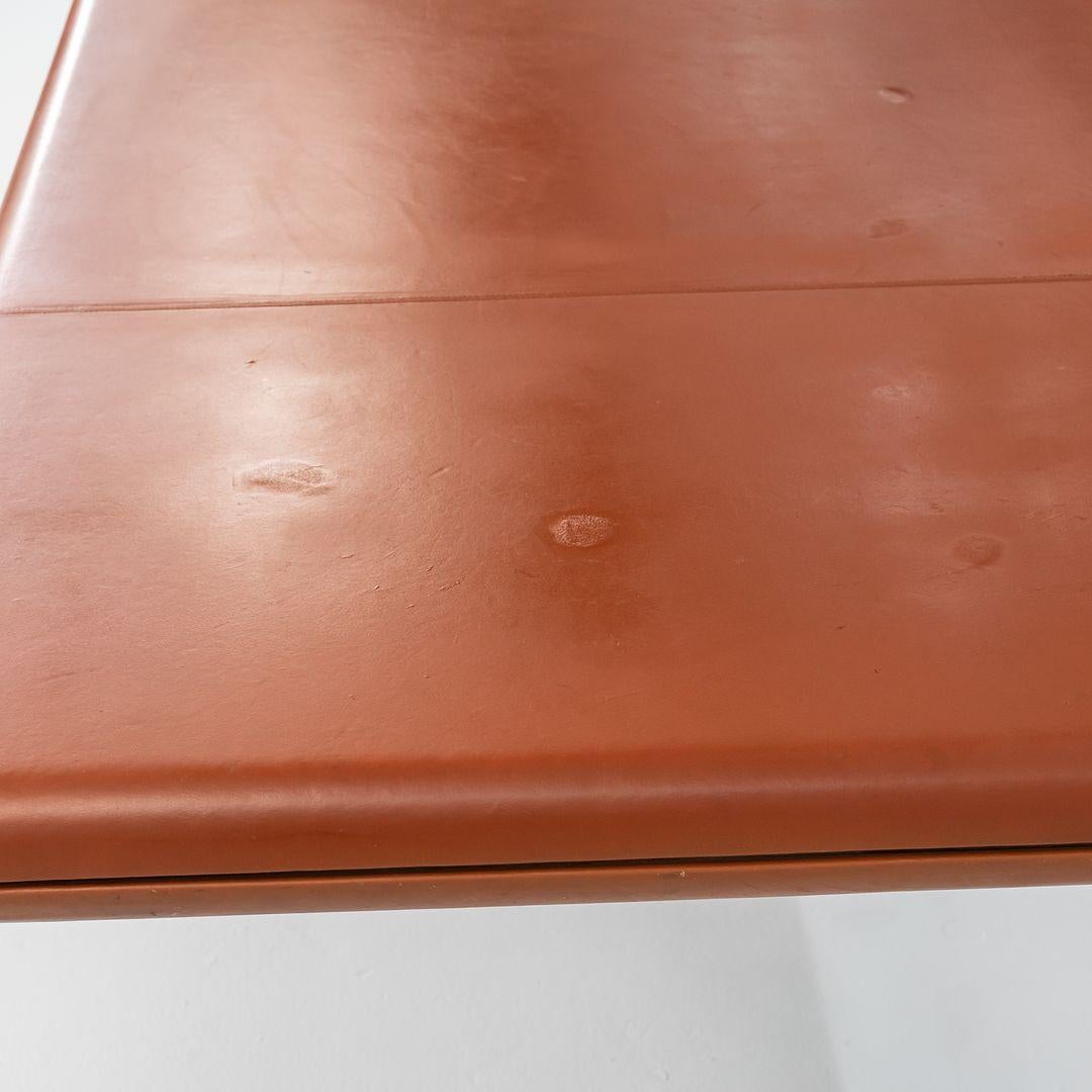Pelle 1977 Charles Pfister per Knoll Scrivania direzionale rivestita in pelle con gambe cromate in vendita
