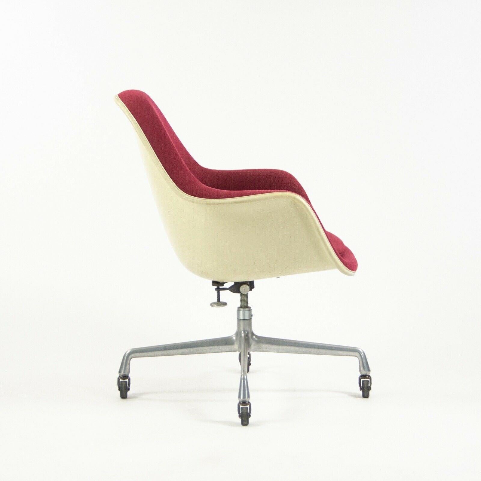 Moderne Chaise coquillage tapissée en fibre de verre Eames Herman Miller EC175, 1977 en vente