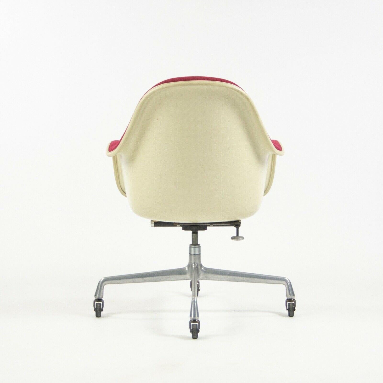 1977 Eames Herman Miller EC175 Upholstered Fiberglass Shell Chair In Good Condition For Sale In Philadelphia, PA