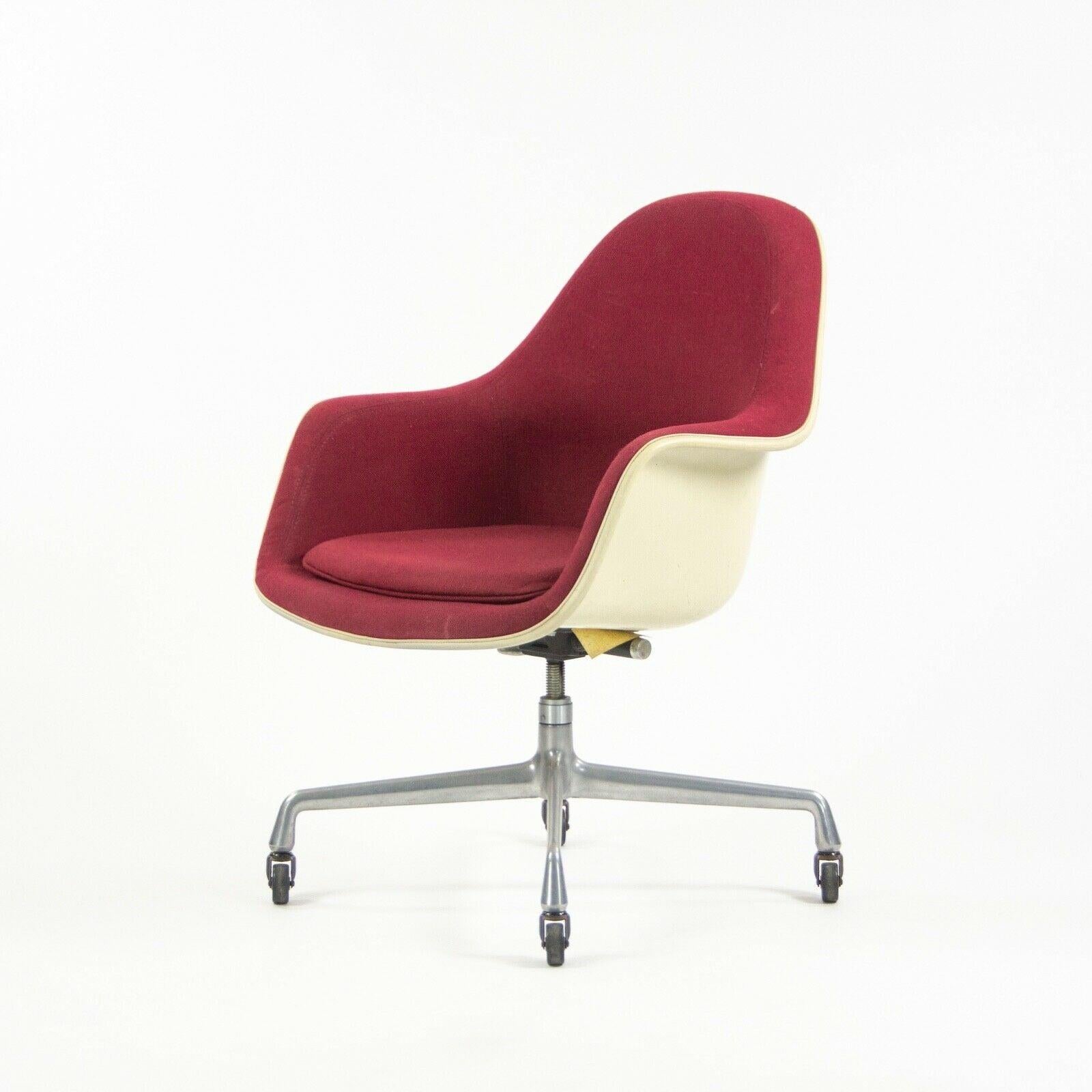 Late 20th Century 1977 Eames Herman Miller EC175 Upholstered Fiberglass Shell Chair For Sale