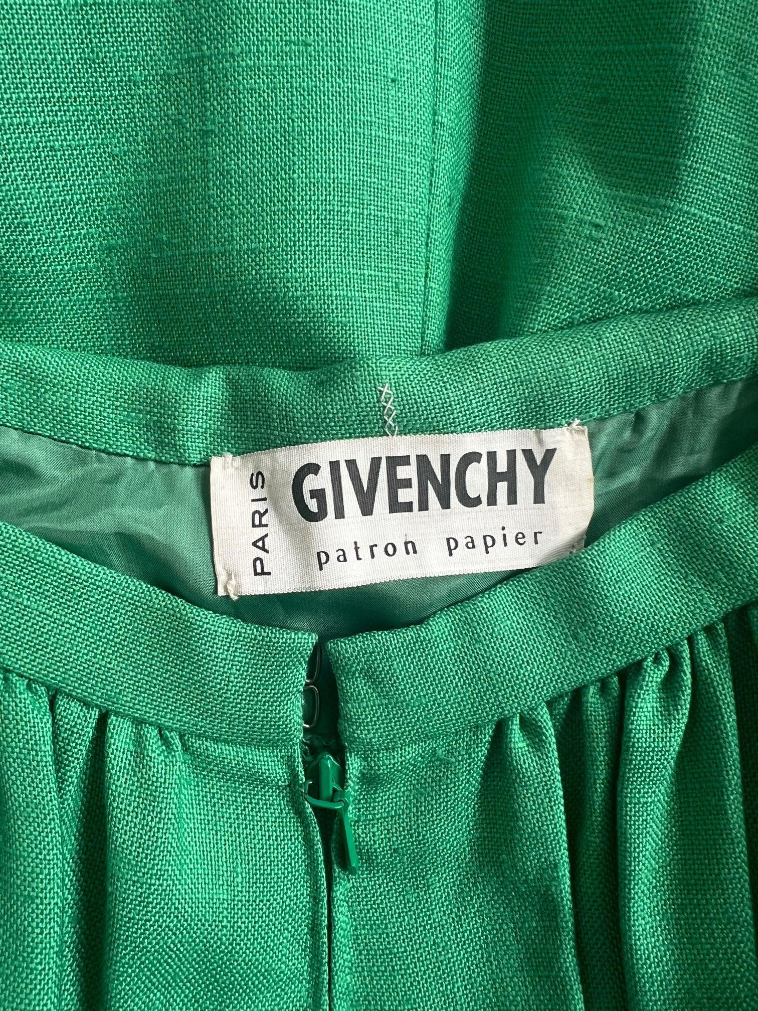 1977 Givenchy Laufsteg Ensemble aus grünem Leinen und marineblauer Seide im Angebot 3