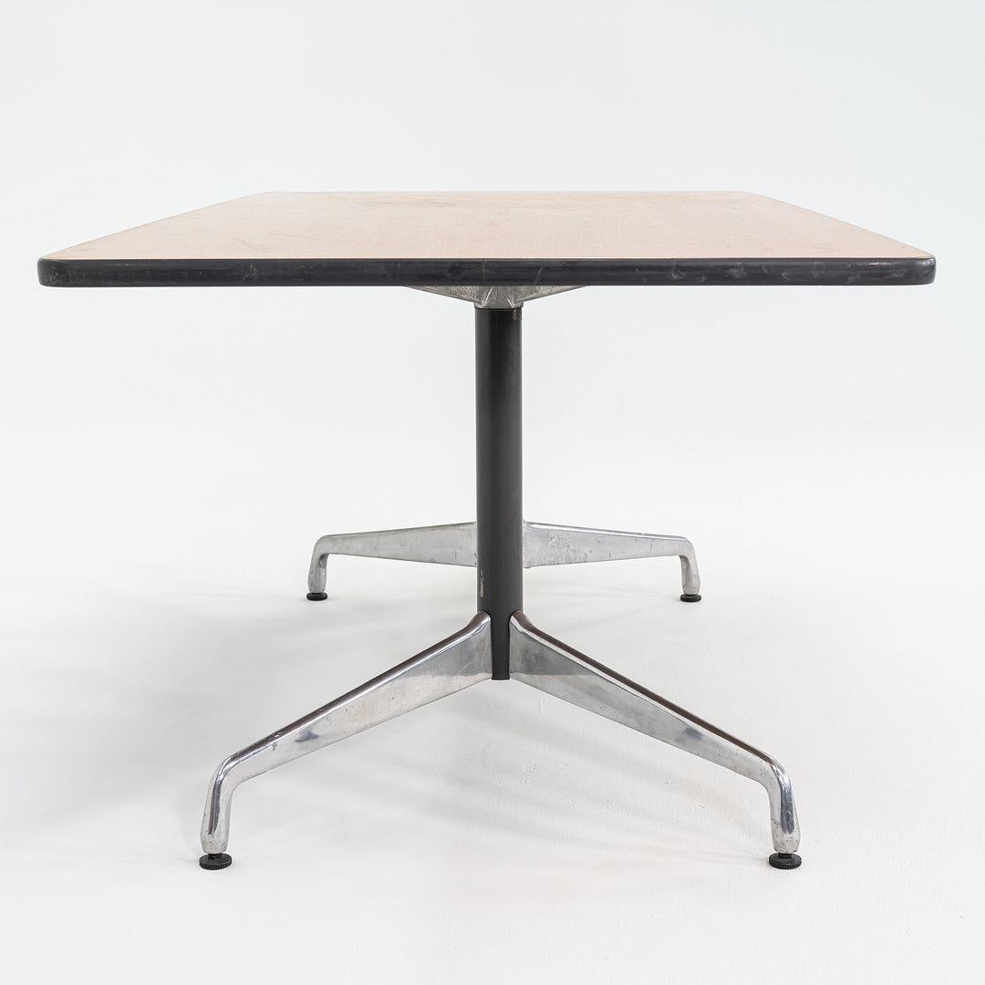 1977 Herman Miller Mesa de comedor segmentada Eames / Mesa de conferencias en nogal en venta 3