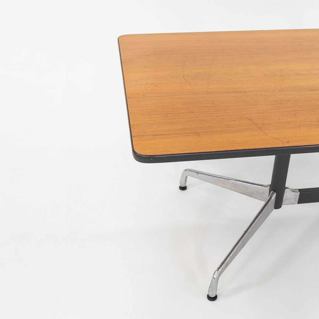 1977 Herman Miller Mesa de comedor segmentada Eames / Mesa de conferencias en nogal en venta 4