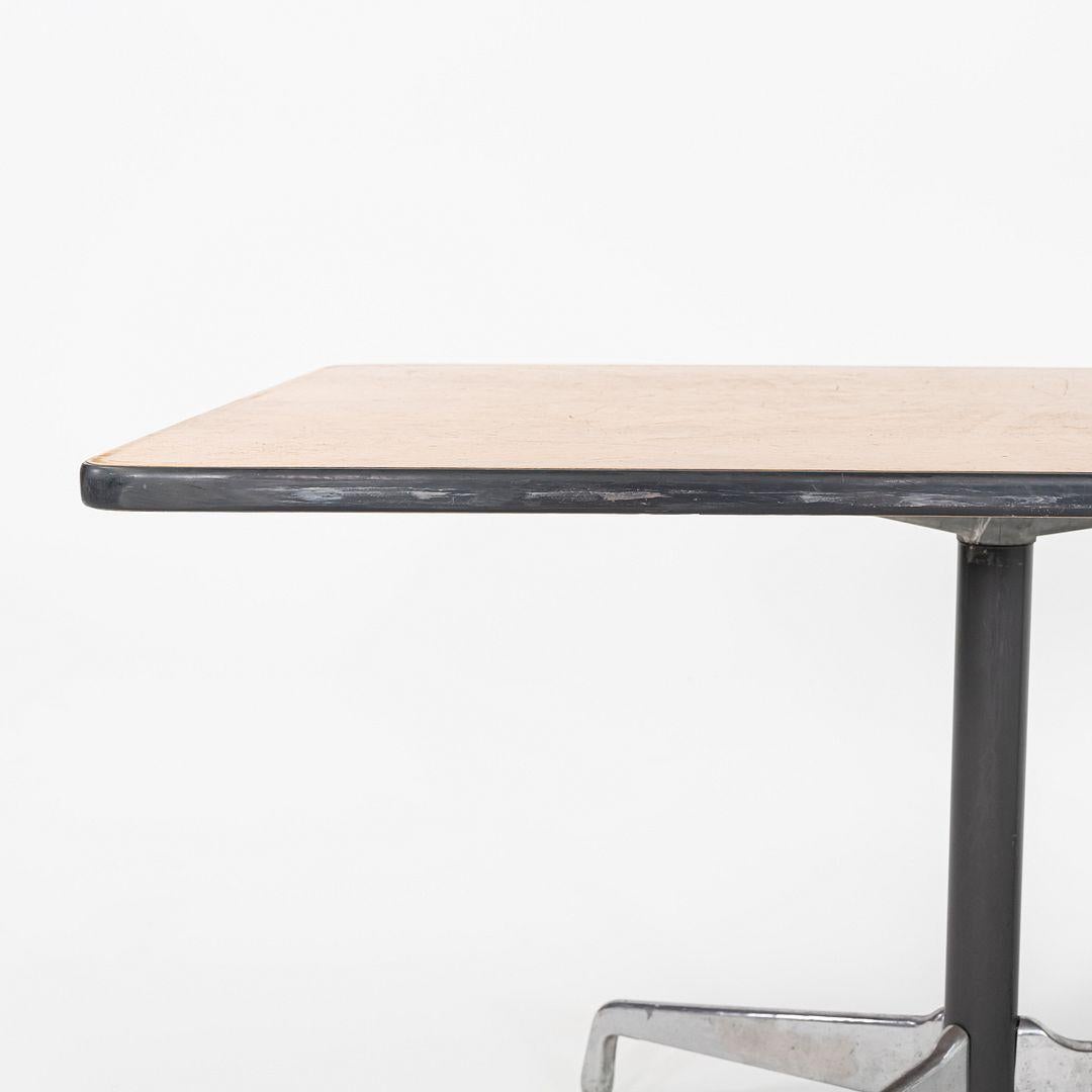 1977 Herman Miller Mesa de comedor segmentada Eames / Mesa de conferencias en nogal finales del siglo XX en venta