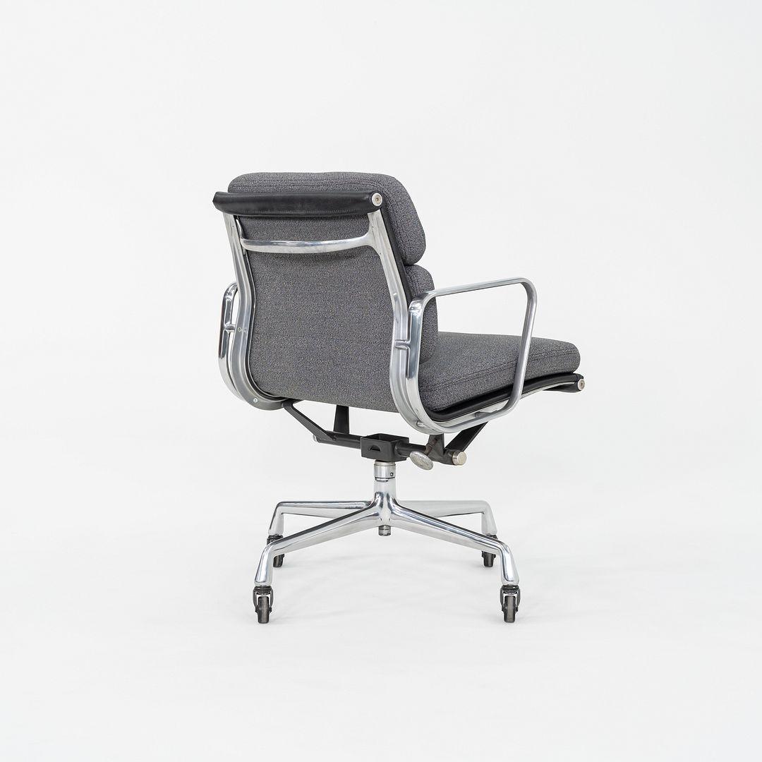 Chaise de bureau Eames Soft Pad Management en deux tons, Herman Miller, 1977 en vente 3