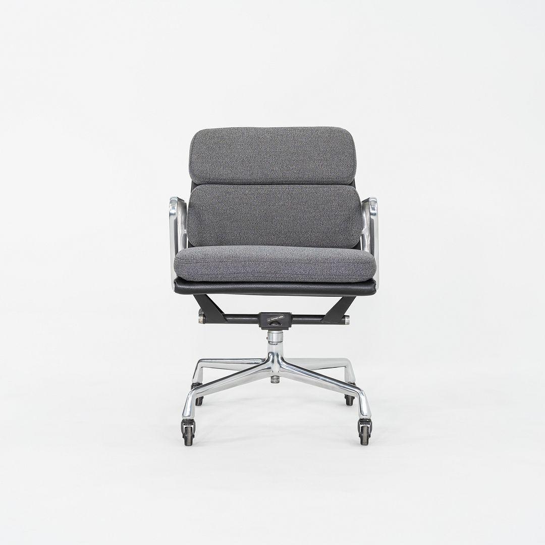 Chaise de bureau Eames Soft Pad Management en deux tons, Herman Miller, 1977 Bon état - En vente à Philadelphia, PA