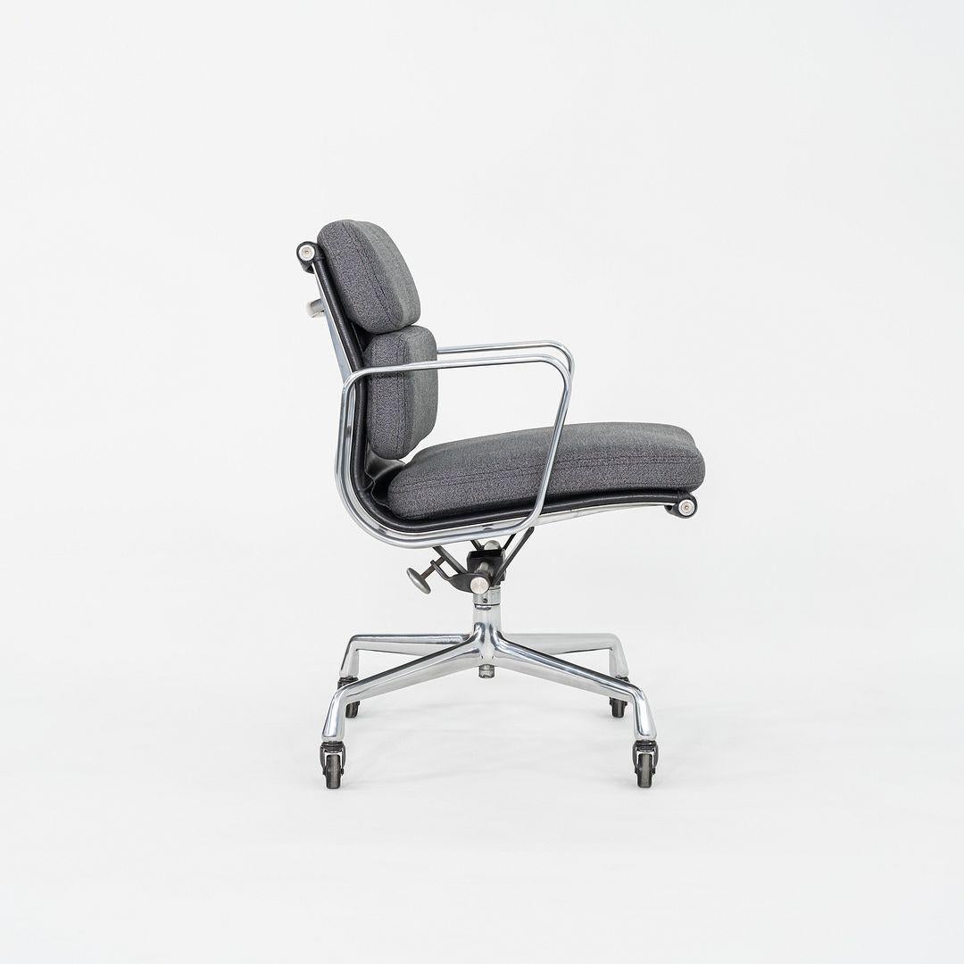 Chaise de bureau Eames Soft Pad Management en deux tons, Herman Miller, 1977 en vente 2