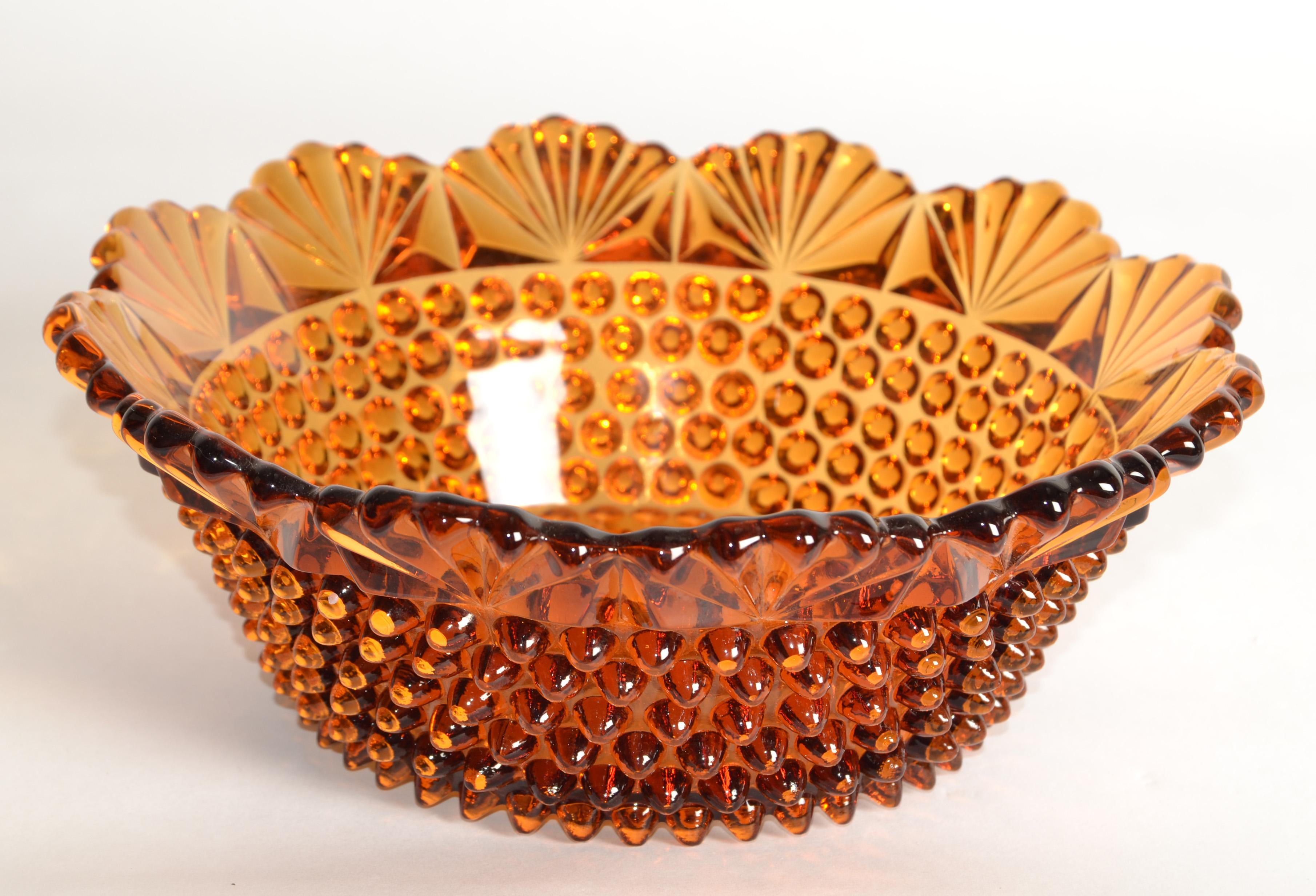 1977 Hobnail Ciotola in vetro ambrato stile Fenton di Imperial Glass Mid-Century Modern in vendita 6