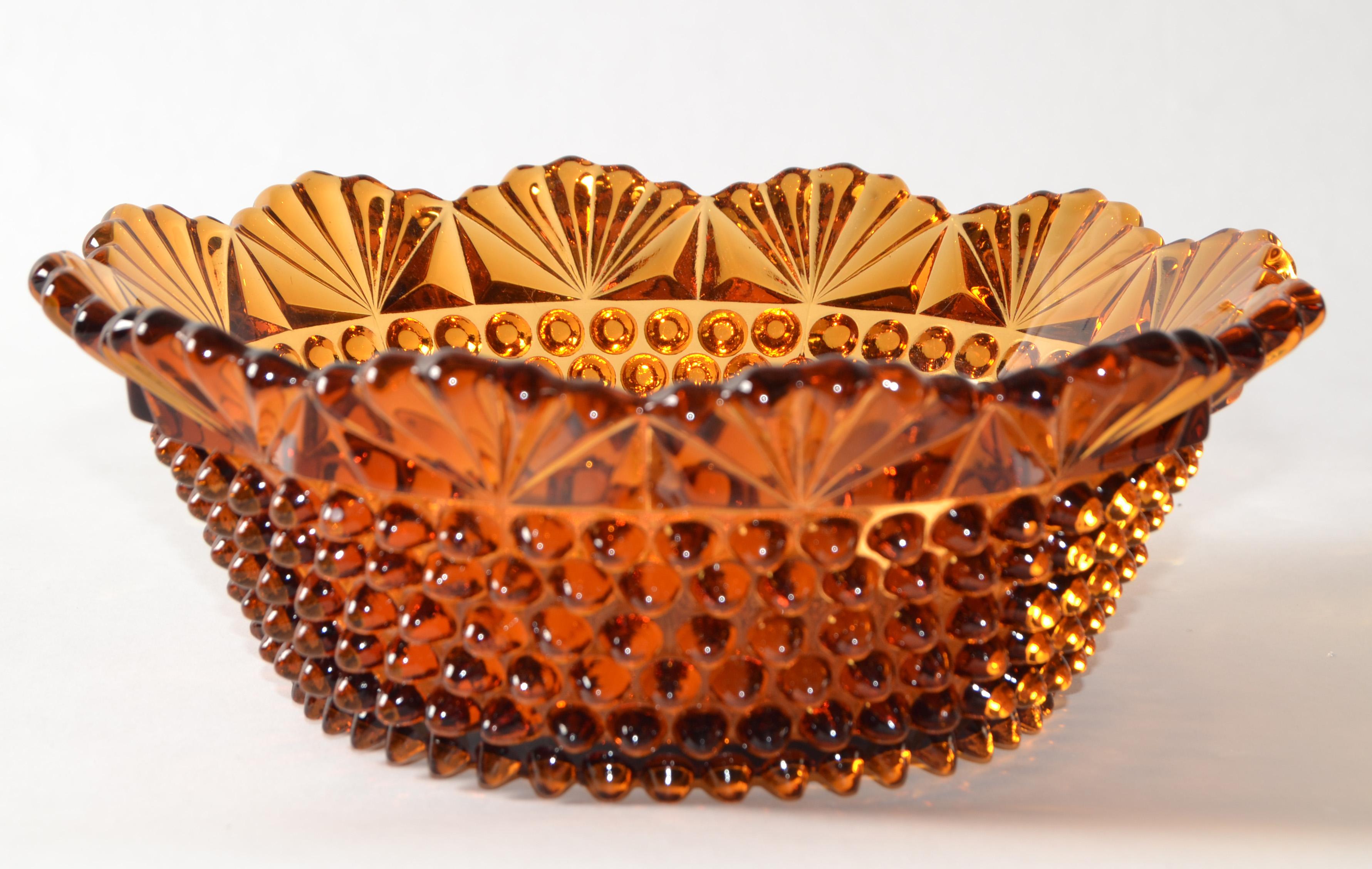 Mid-Century moderno 1977 Hobnail Ciotola in vetro ambrato stile Fenton di Imperial Glass Mid-Century Modern in vendita