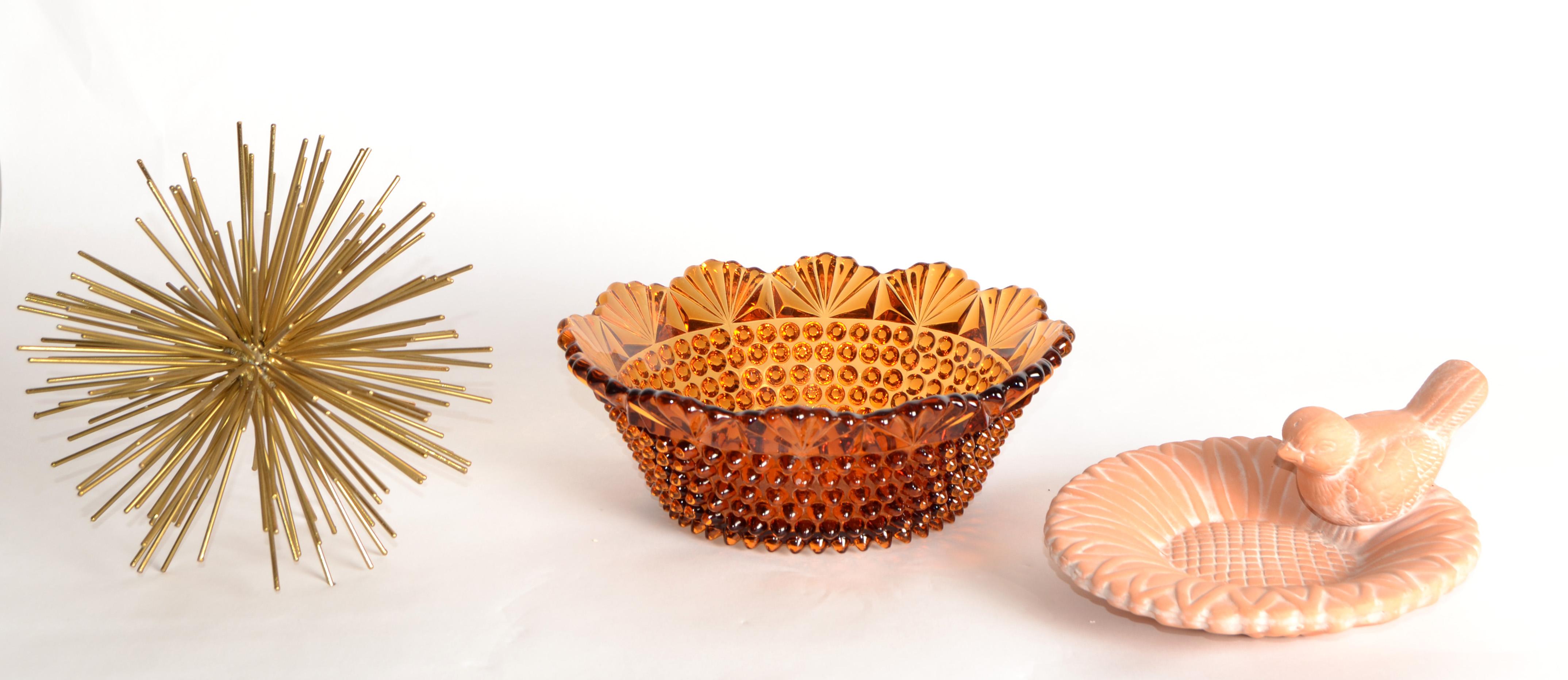 XX secolo 1977 Hobnail Ciotola in vetro ambrato stile Fenton di Imperial Glass Mid-Century Modern in vendita