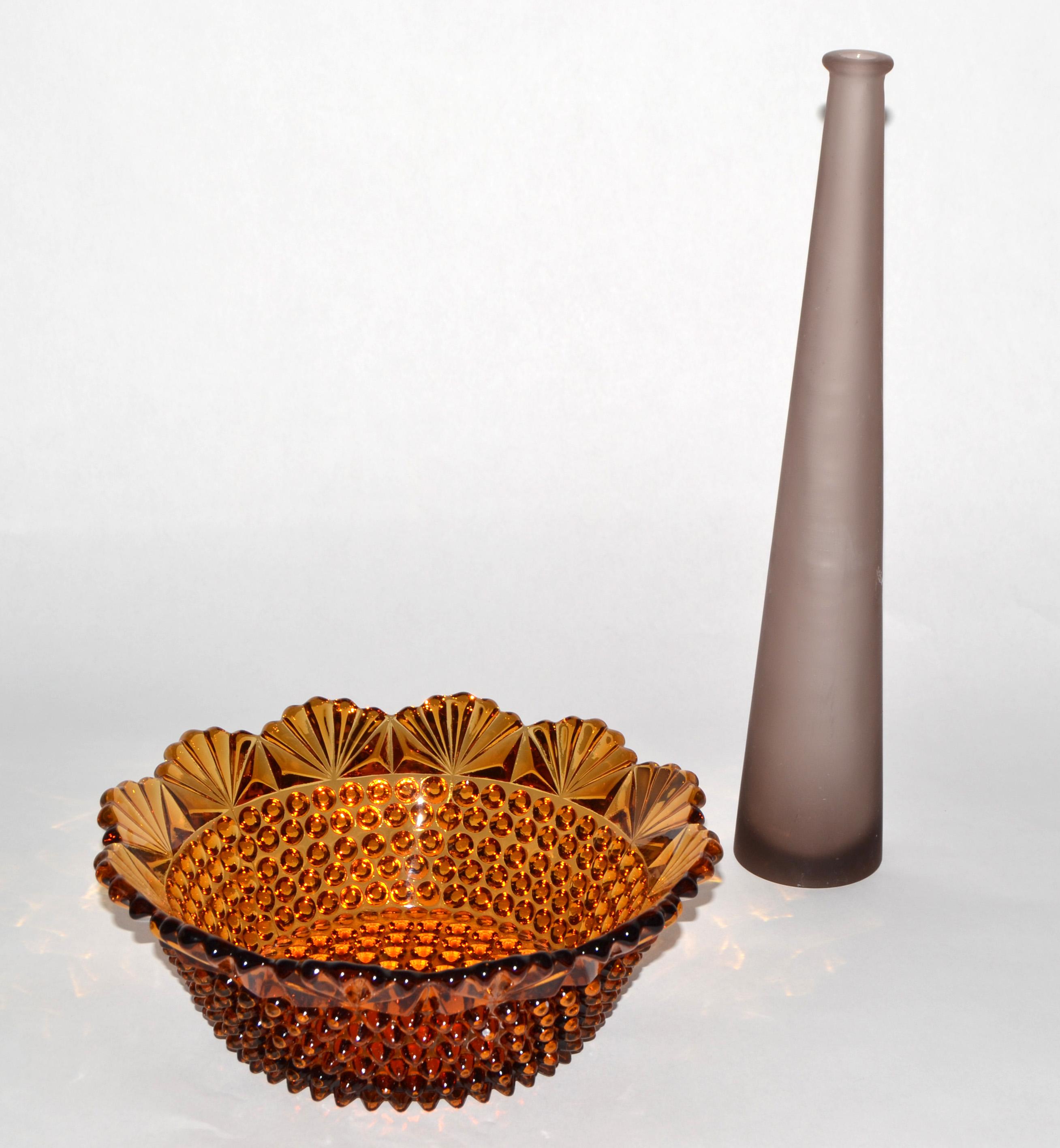 Vetro artistico 1977 Hobnail Ciotola in vetro ambrato stile Fenton di Imperial Glass Mid-Century Modern in vendita