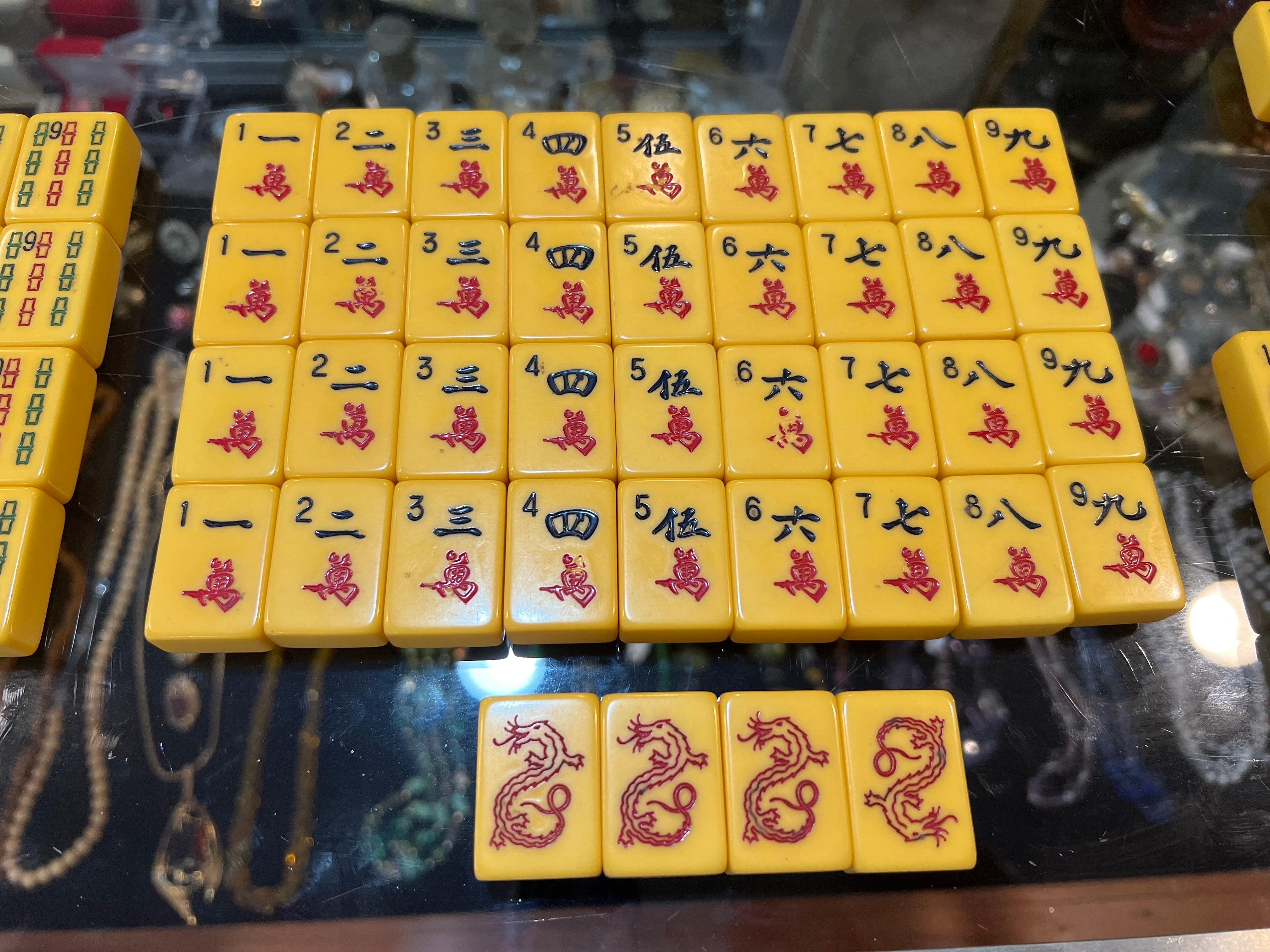 1977 Mahjong Bakelite Set with Original Case For Sale 5