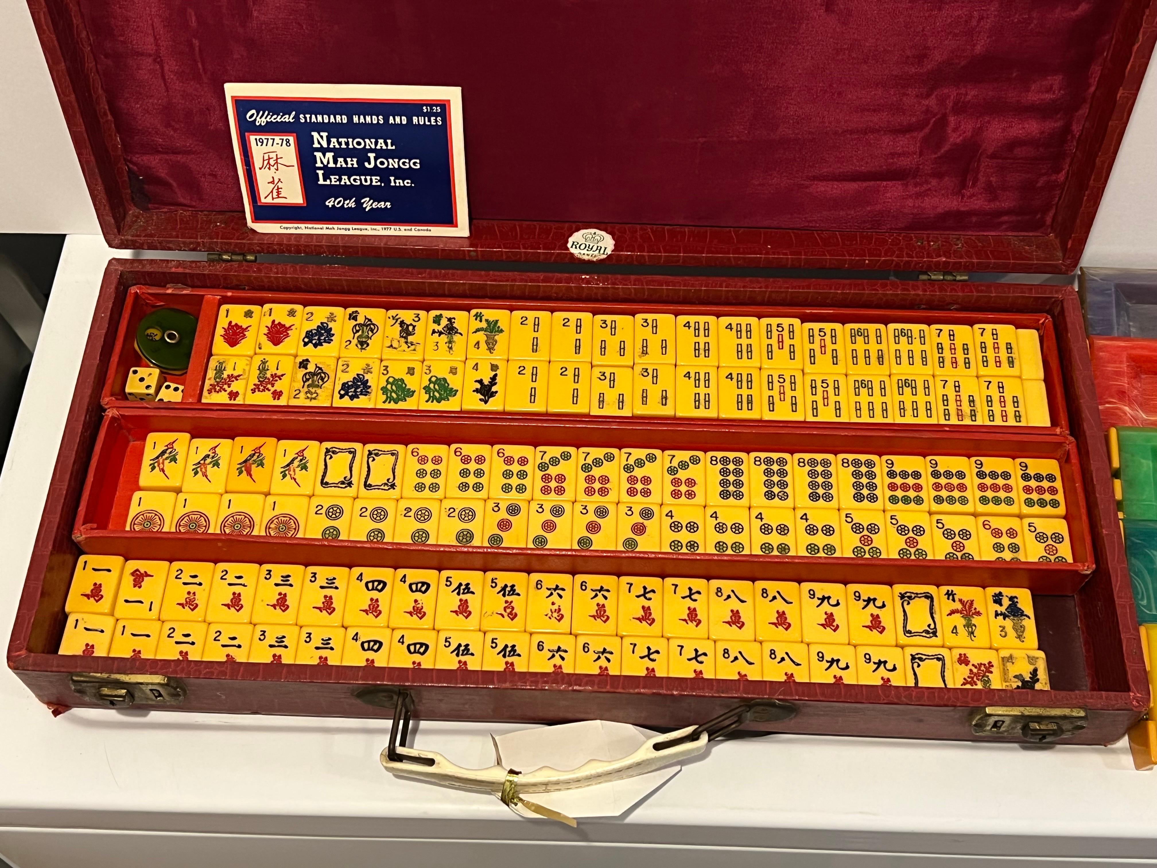 1977 Mahjong Bakelite Set with Original Case For Sale 8