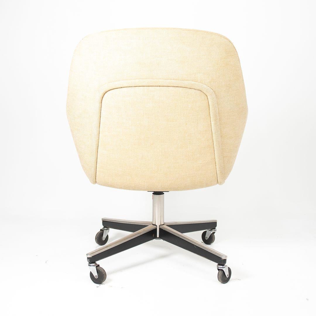 Dies ist ein Pearson Executive Chair, der 1966 von Max Pearson für Knoll entworfen wurde. Pearson hatte zwar schon einige Jahre hinter den Kulissen für Knoll gearbeitet, doch wurde dies erstmals in seiner ersten eigenen Sitzmöbelkollektion gezeigt.