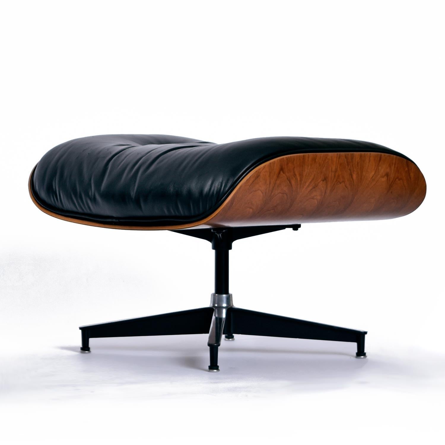 1977 Rosewood Eames Lounge Chair and Ottoman by Herman Miller in Black Leather 1