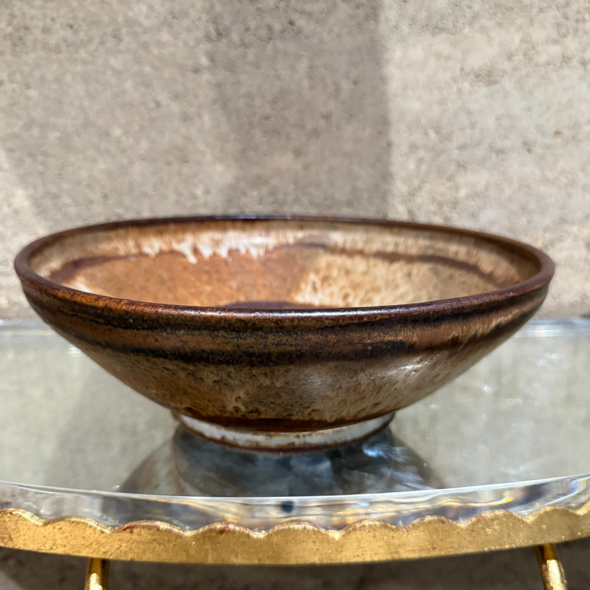 1977 Speckled Art Pottery Bowl Signed Rucker Mid-Century Modern Studio For Sale 4